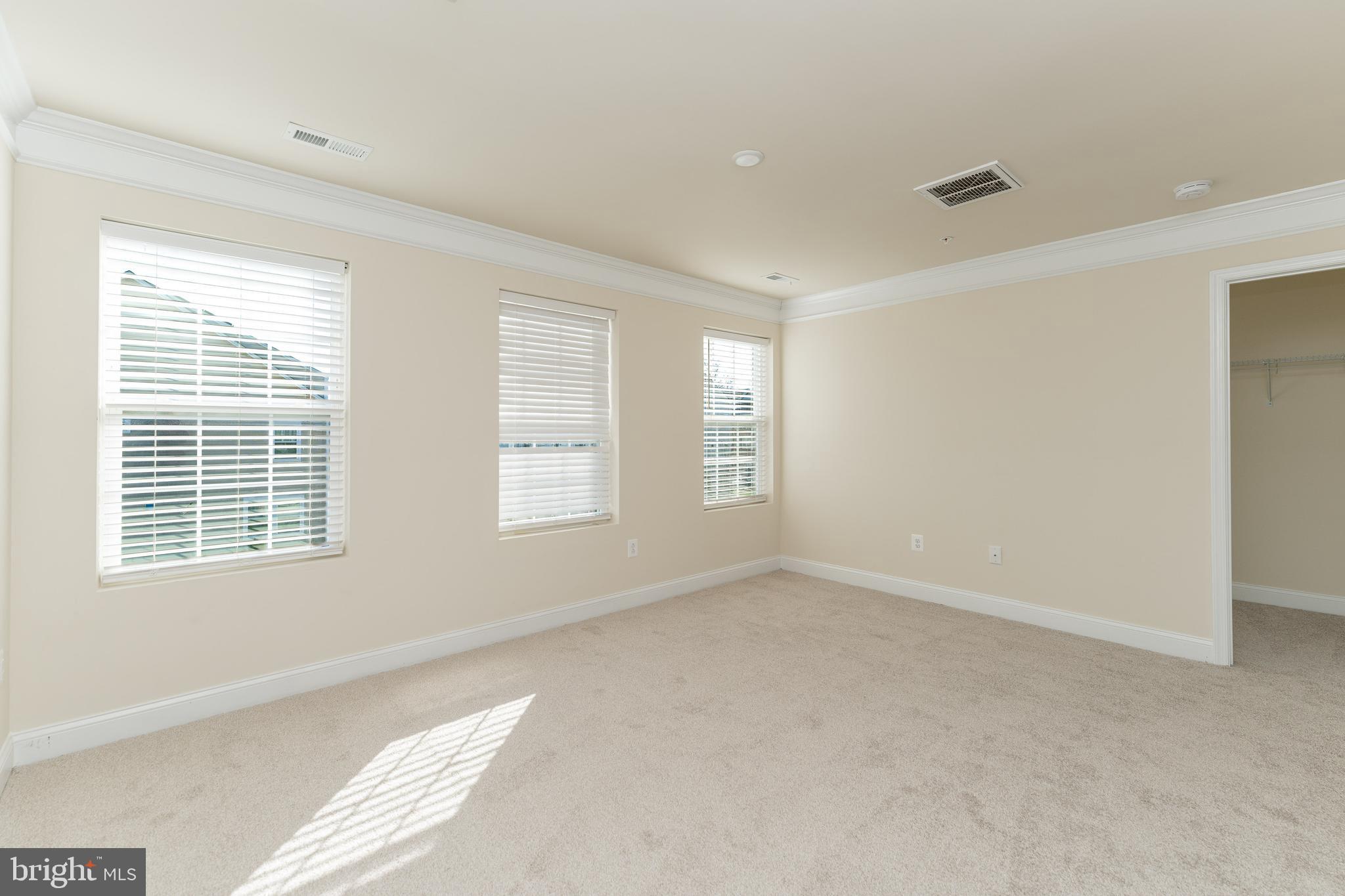 Real estate listing preview #12