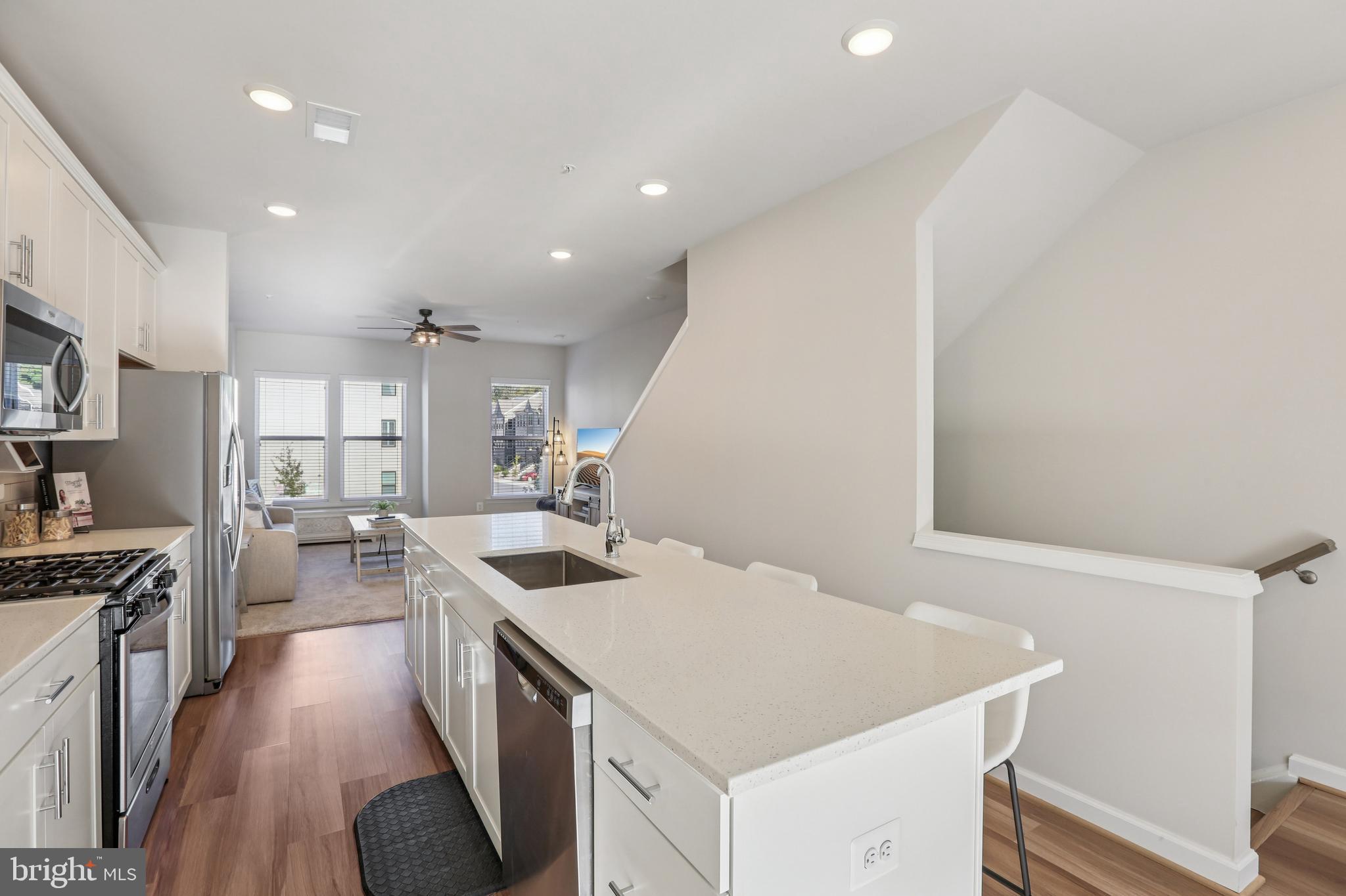 Real estate listing preview #14