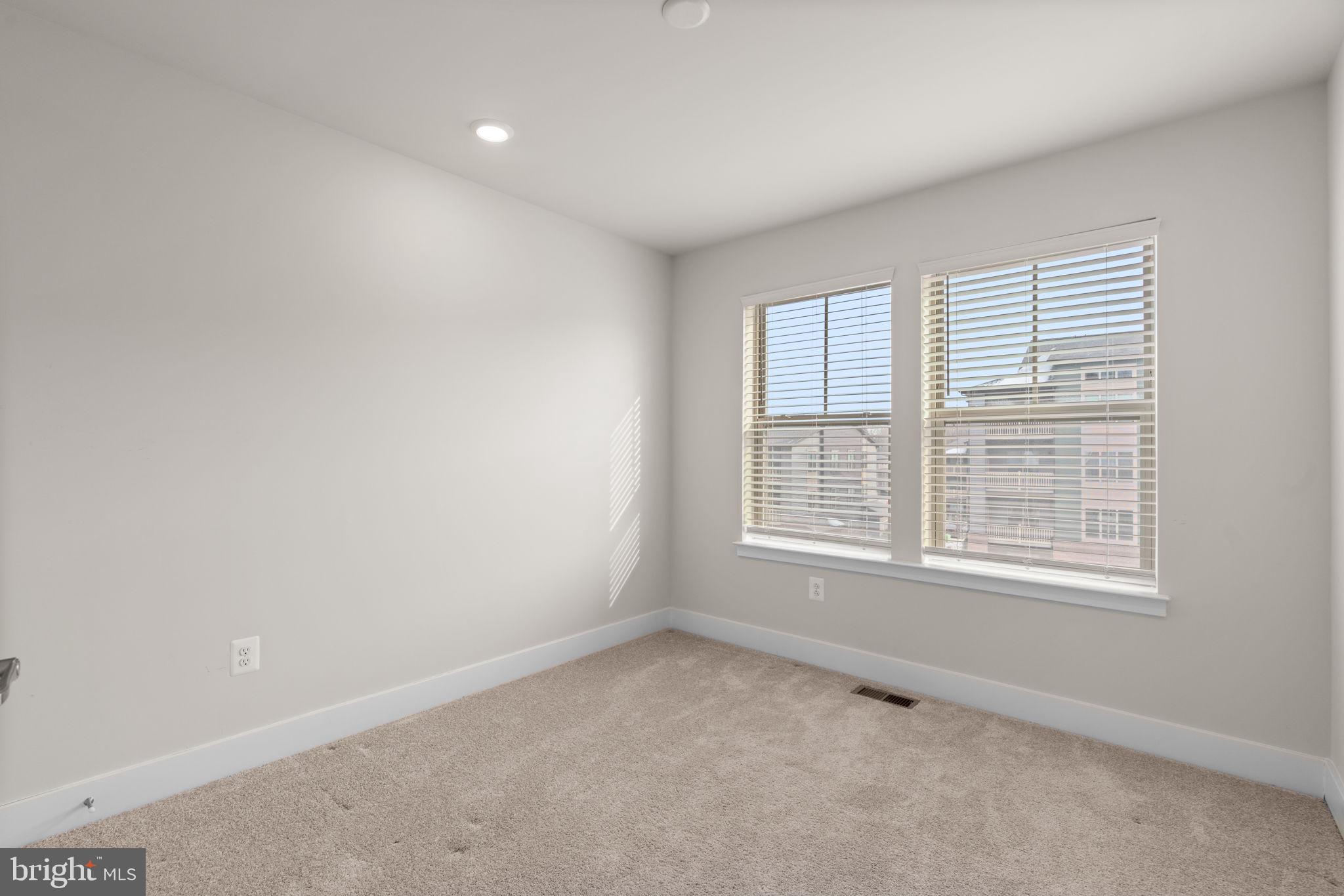 Real estate listing preview #24