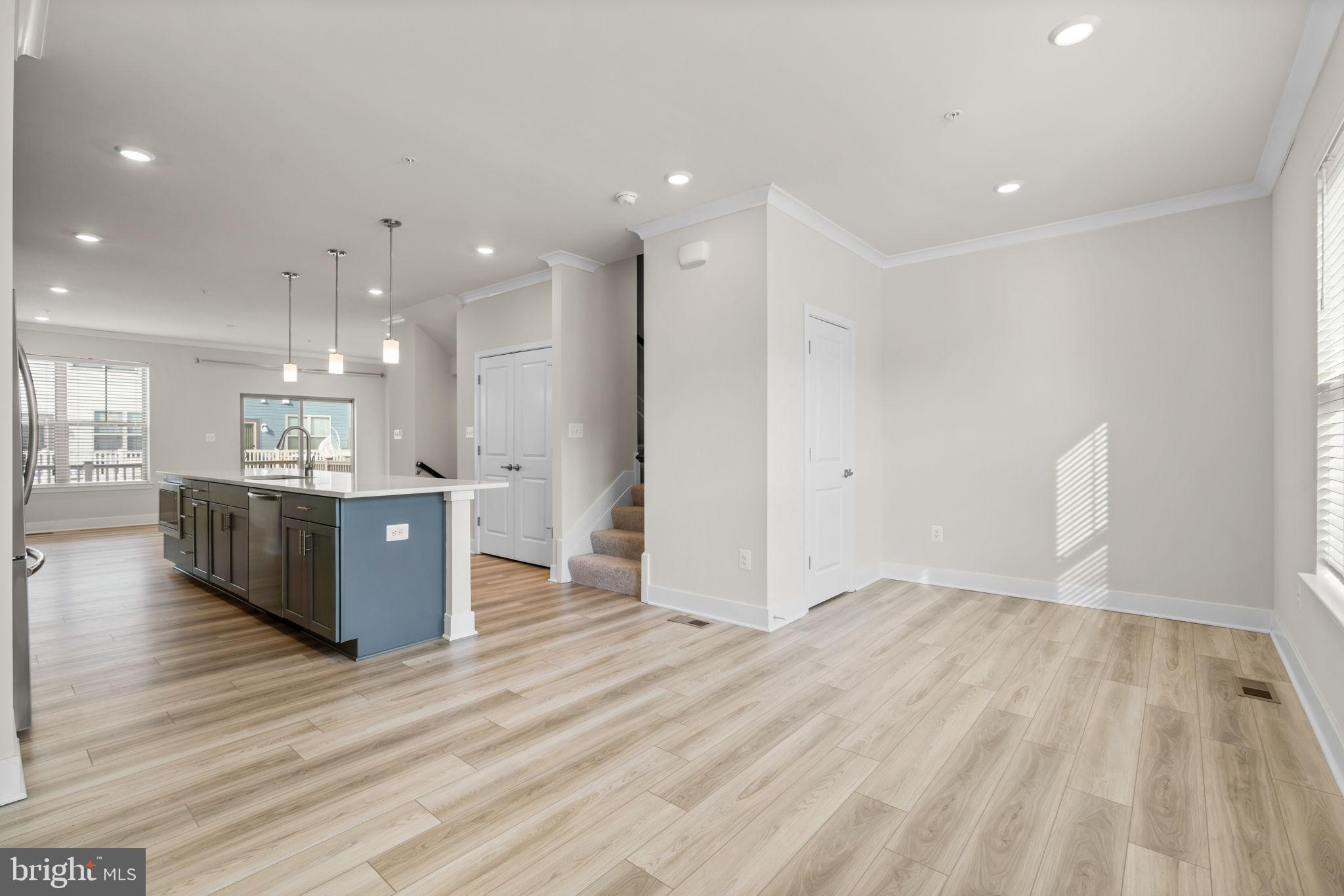 Real estate listing preview #14