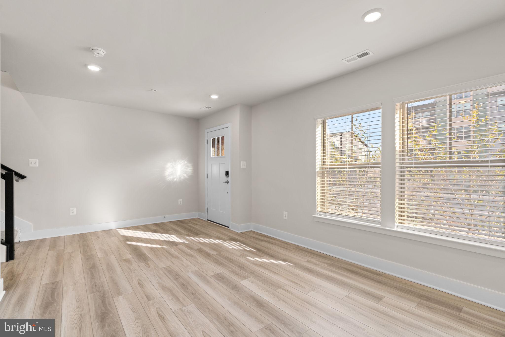 Real estate listing preview #2