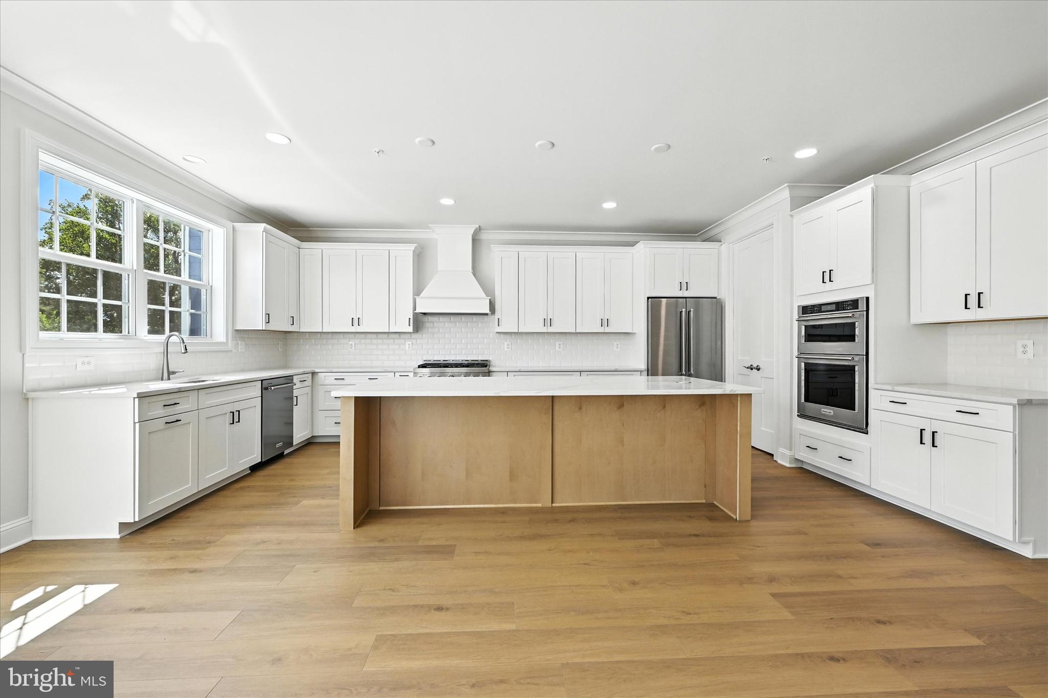 Real estate listing preview #14