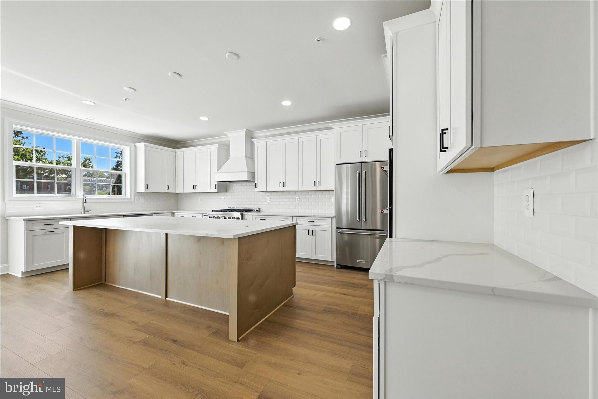 Real estate listing preview #16