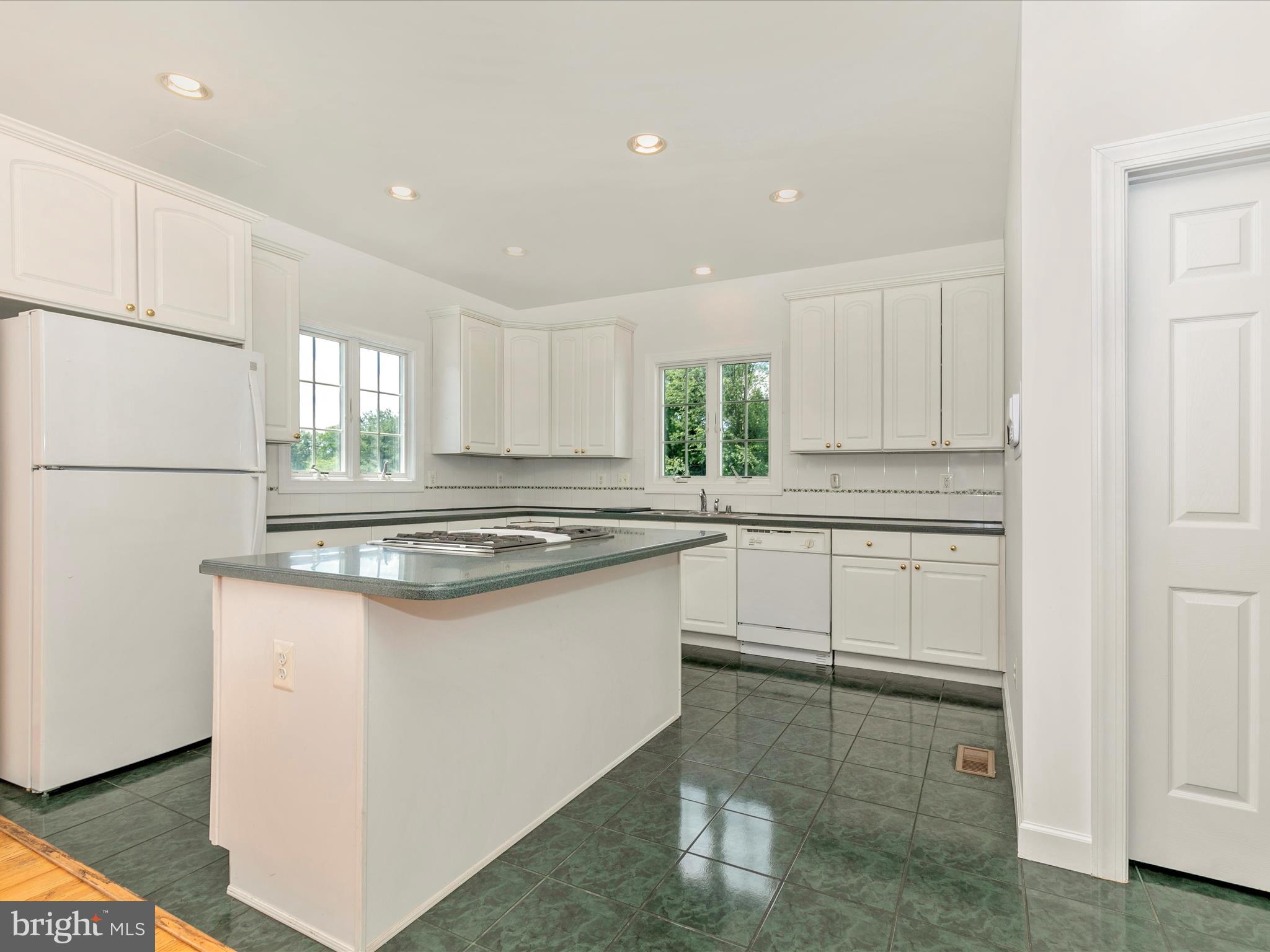 Real estate listing preview #23