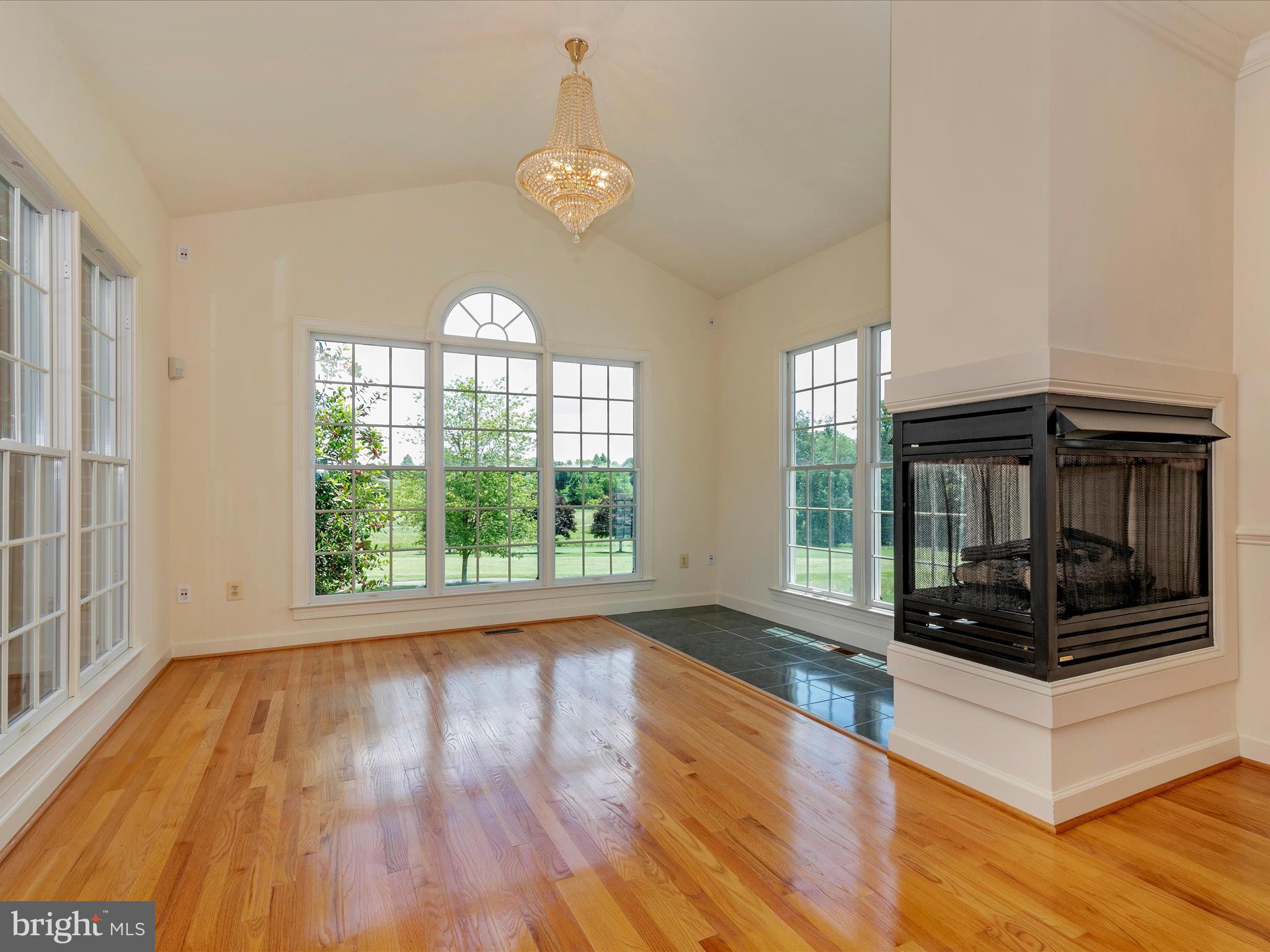 Real estate listing preview #12