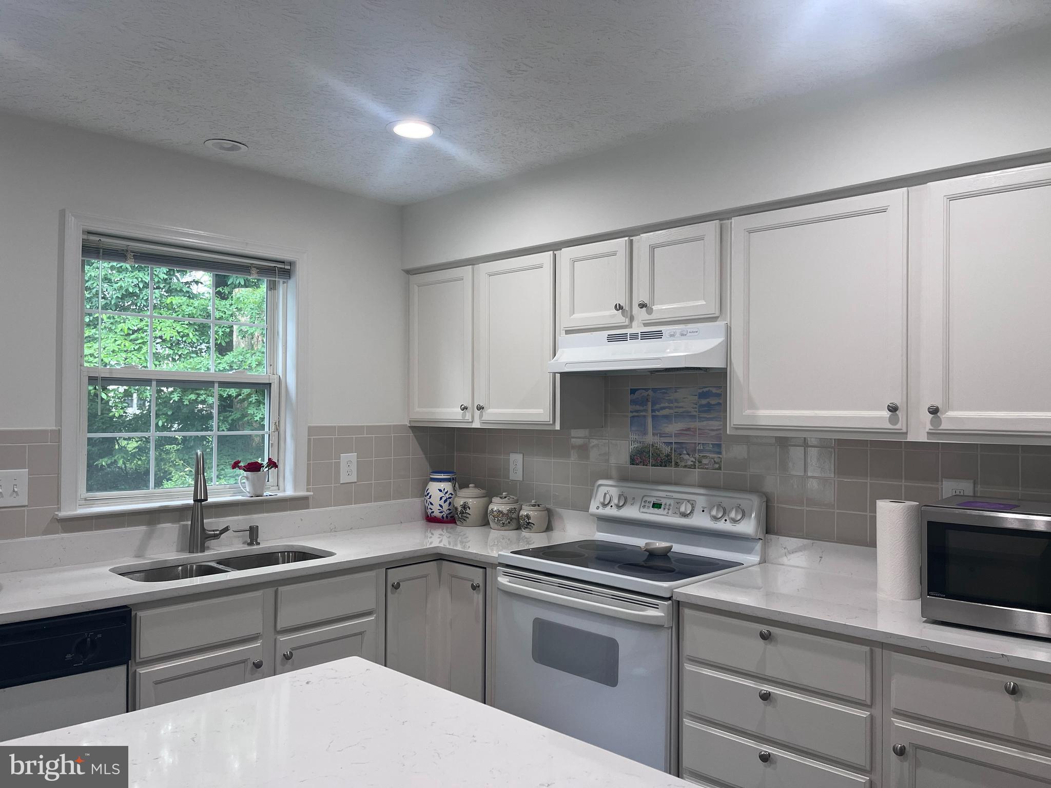 Real estate listing preview #6