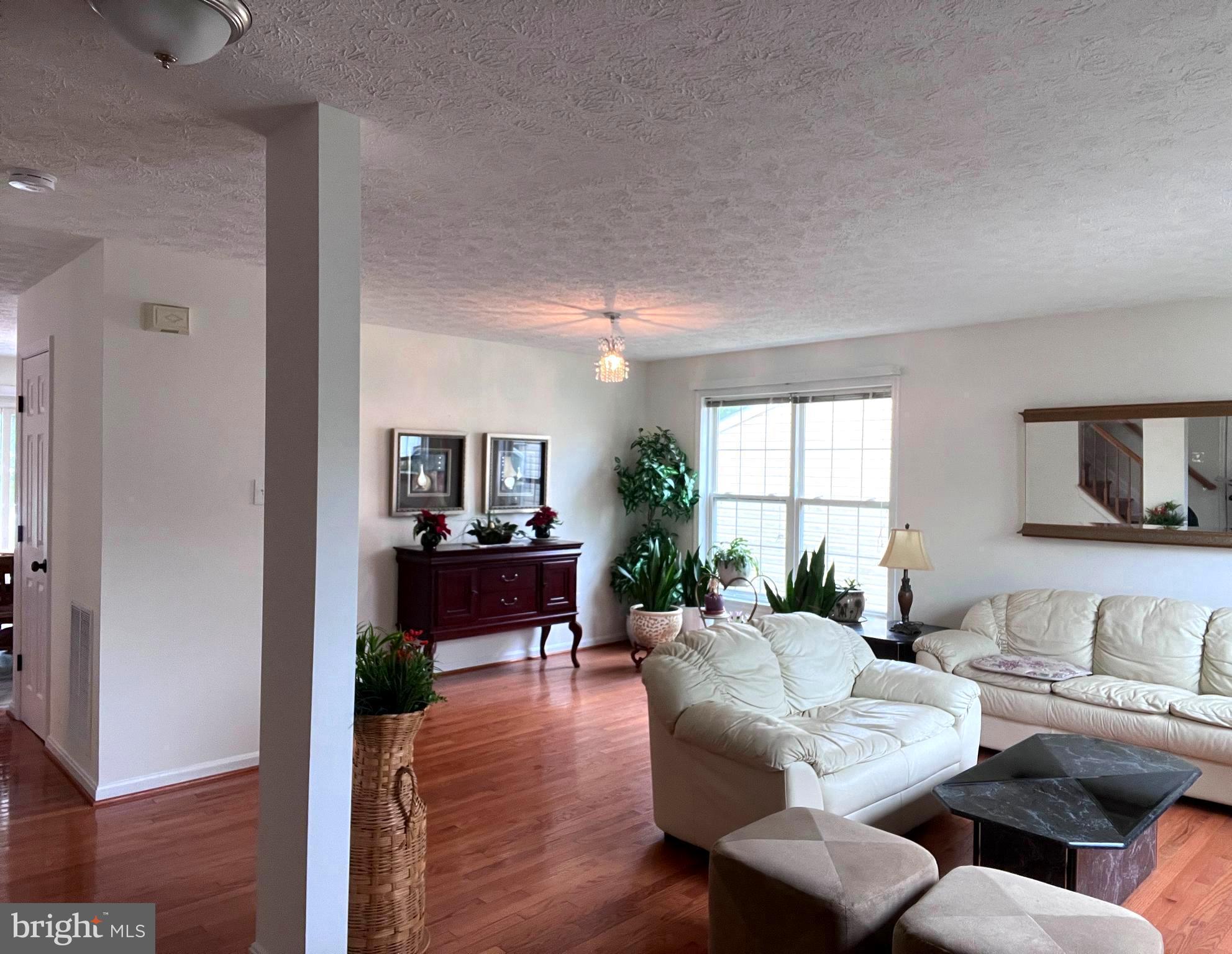 Real estate listing preview #4