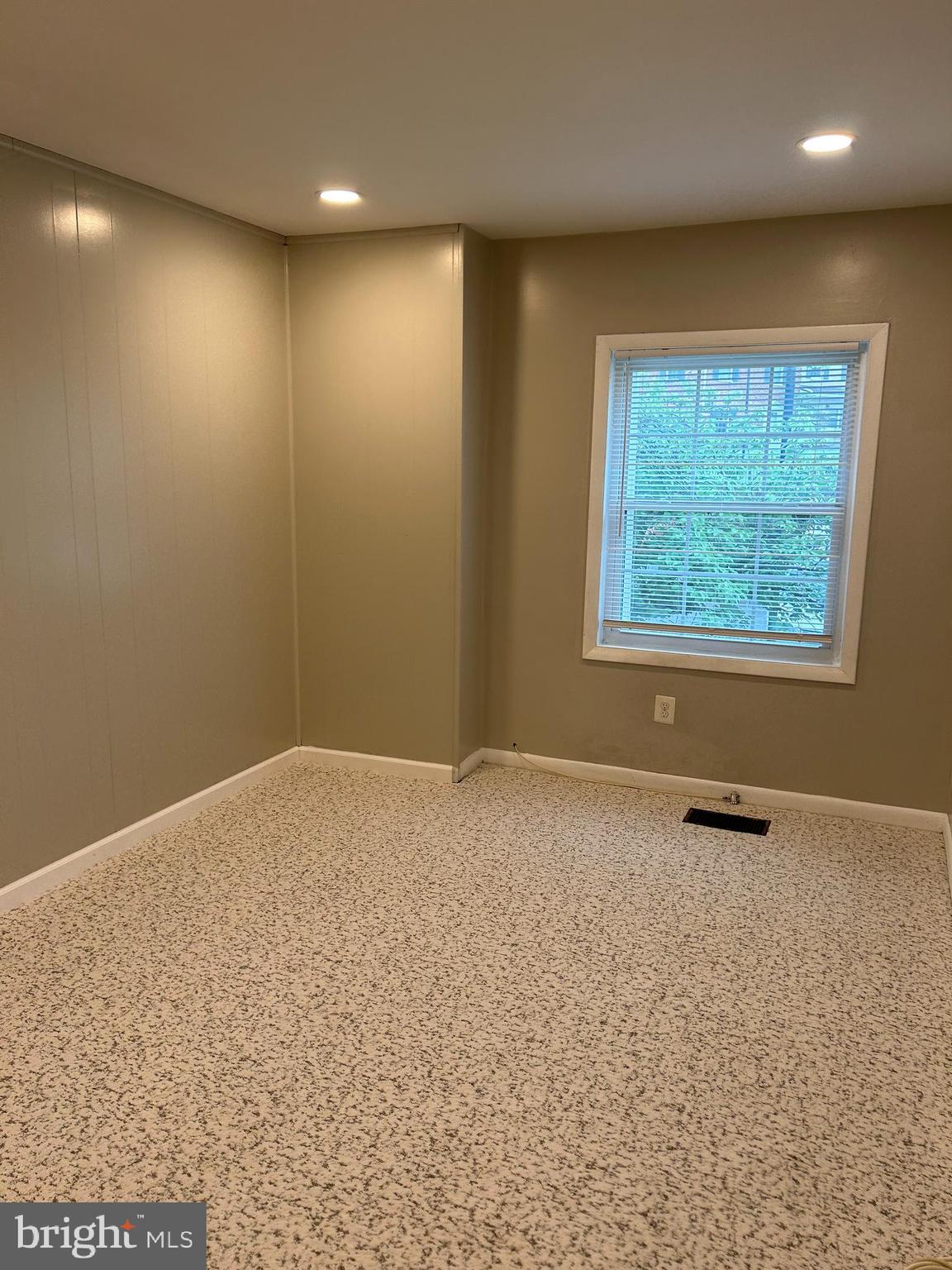 Real estate listing preview #6