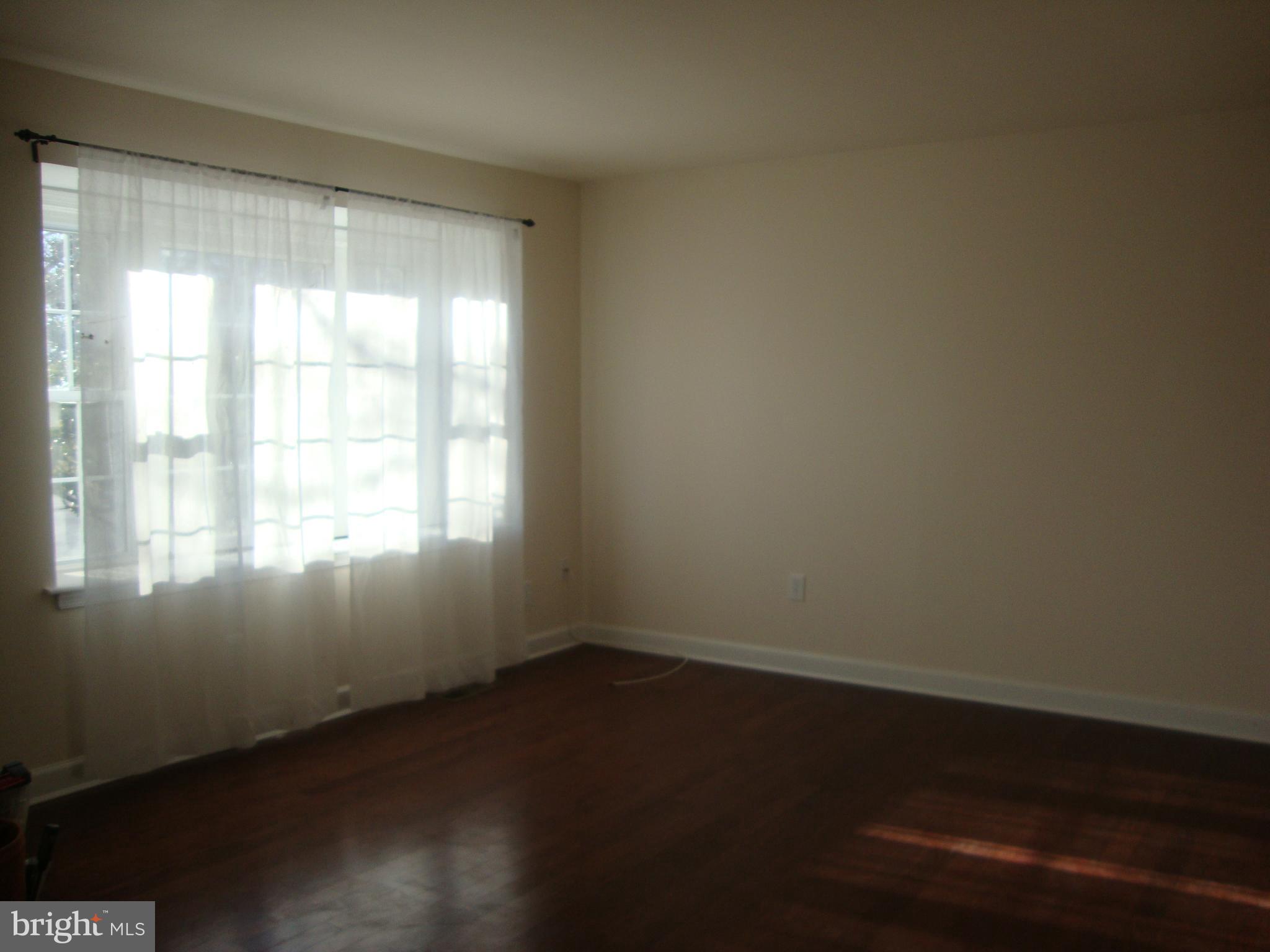 Real estate listing preview #6