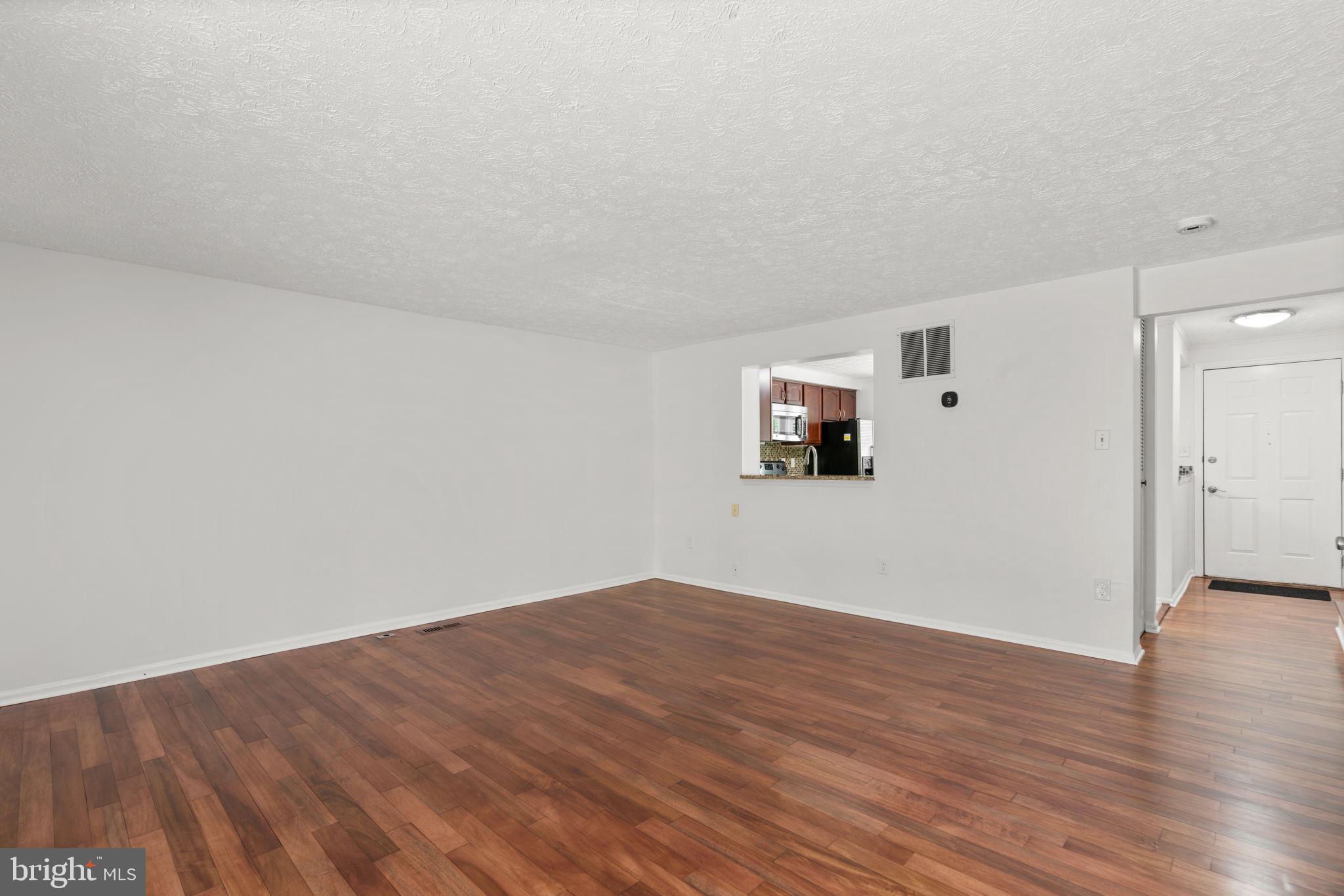 Real estate listing preview #9