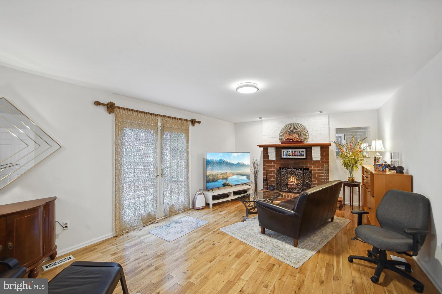 Real estate listing preview #14