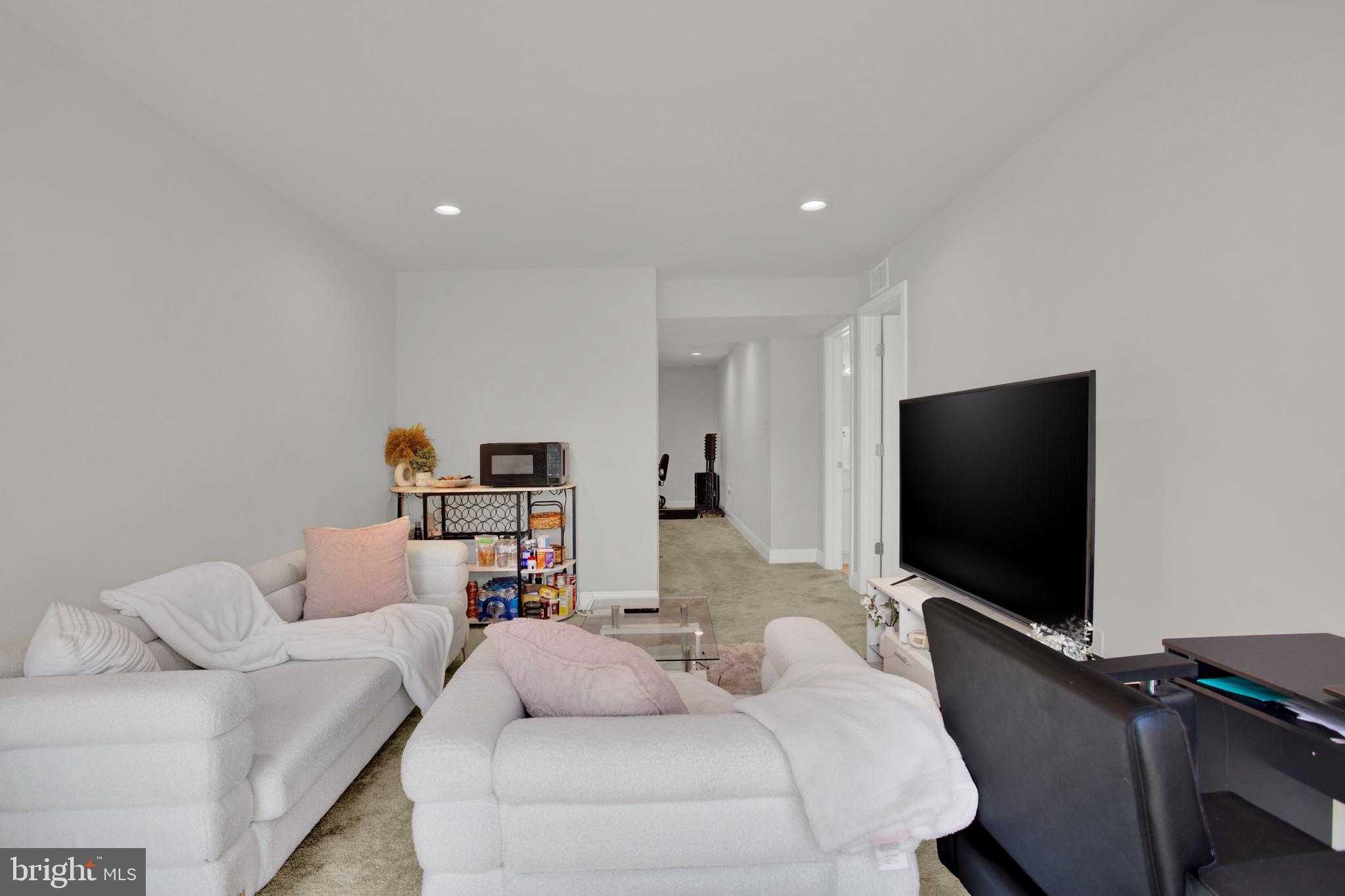 Real estate listing preview #14