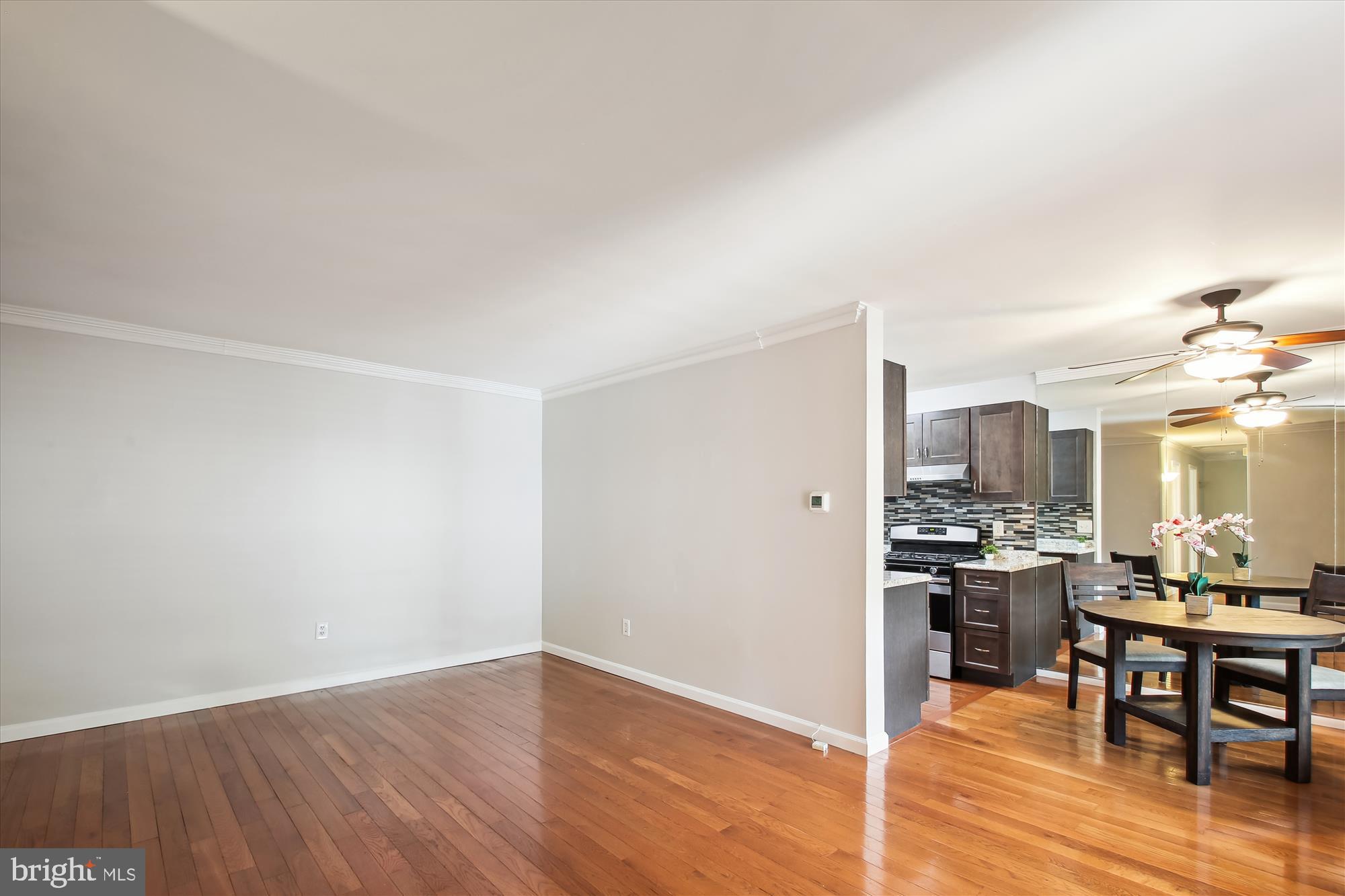 Real estate listing preview #7