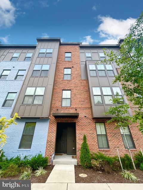 Real estate listing preview #1