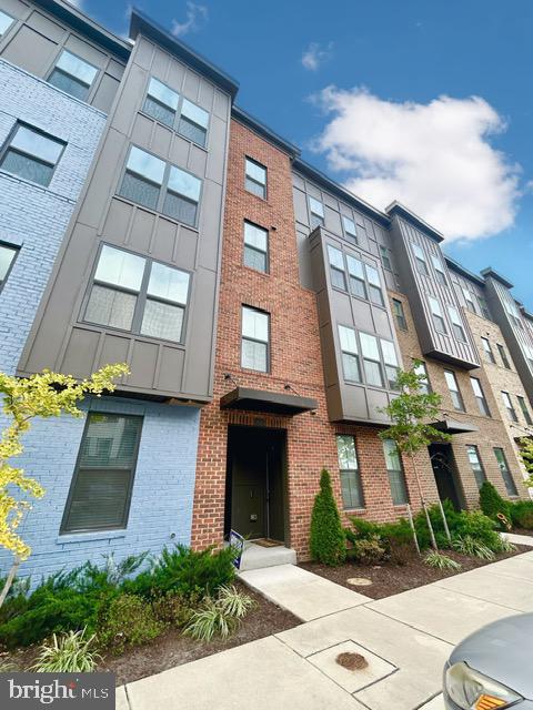 Real estate listing preview #2