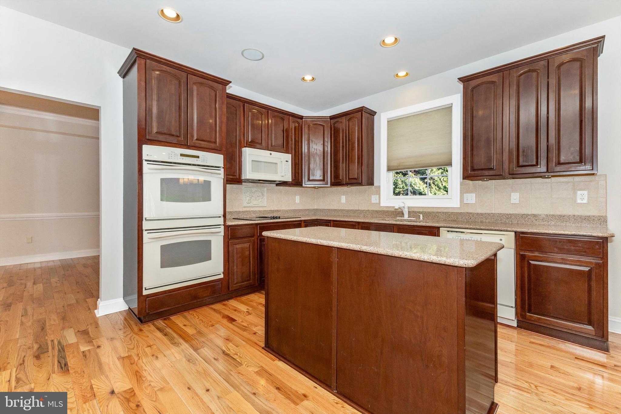 Real estate listing preview #17