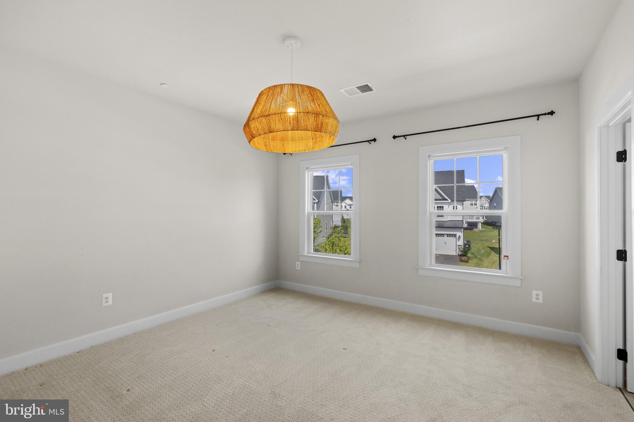 Real estate listing preview #18