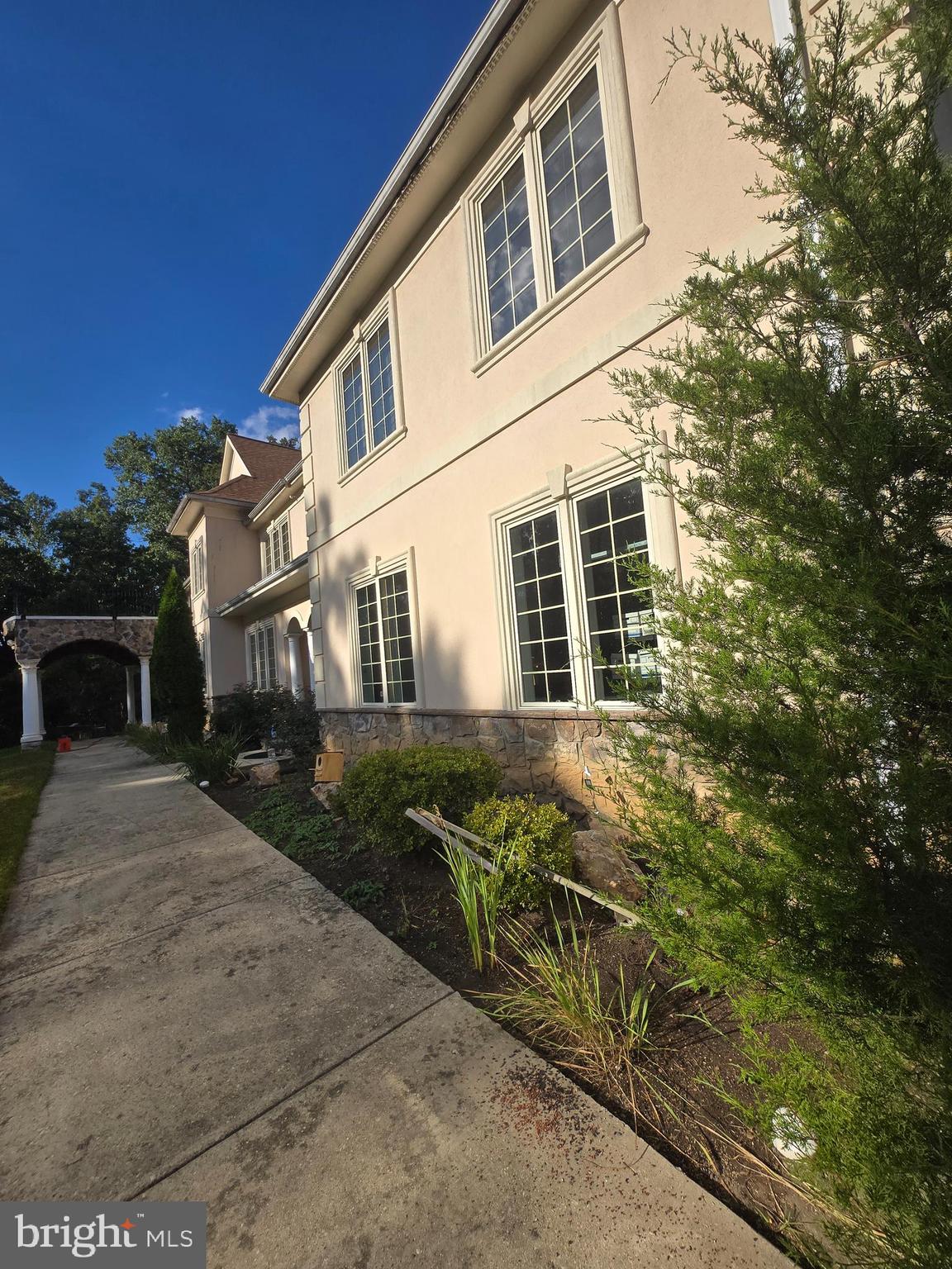 Real estate listing preview #5