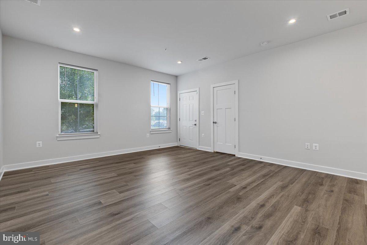 Real estate listing preview #4