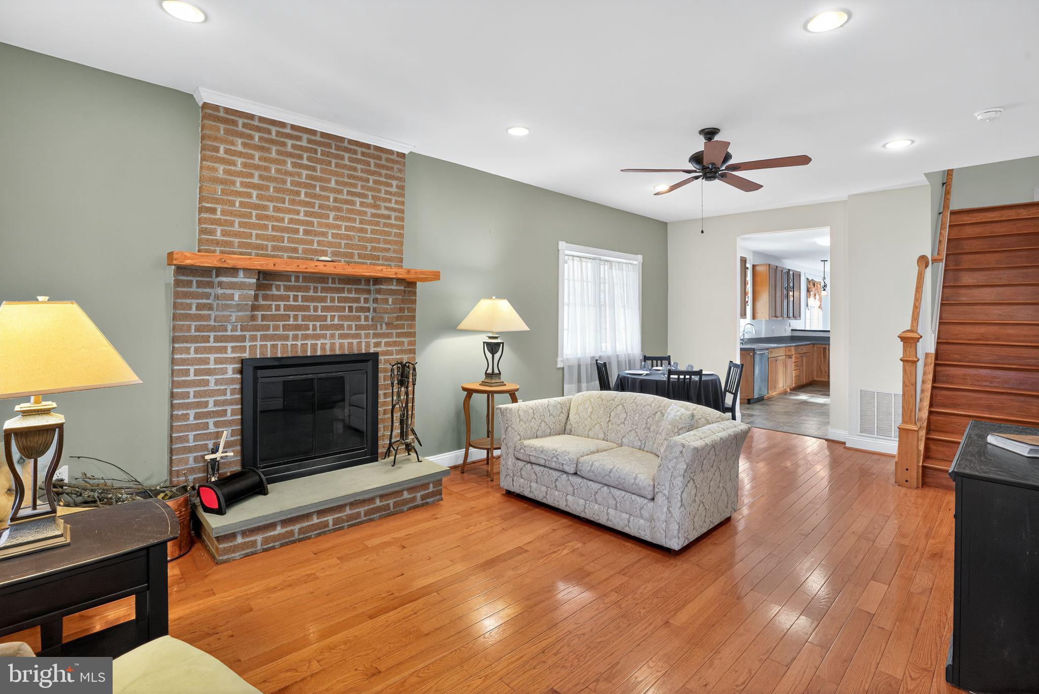 Real estate listing preview #2