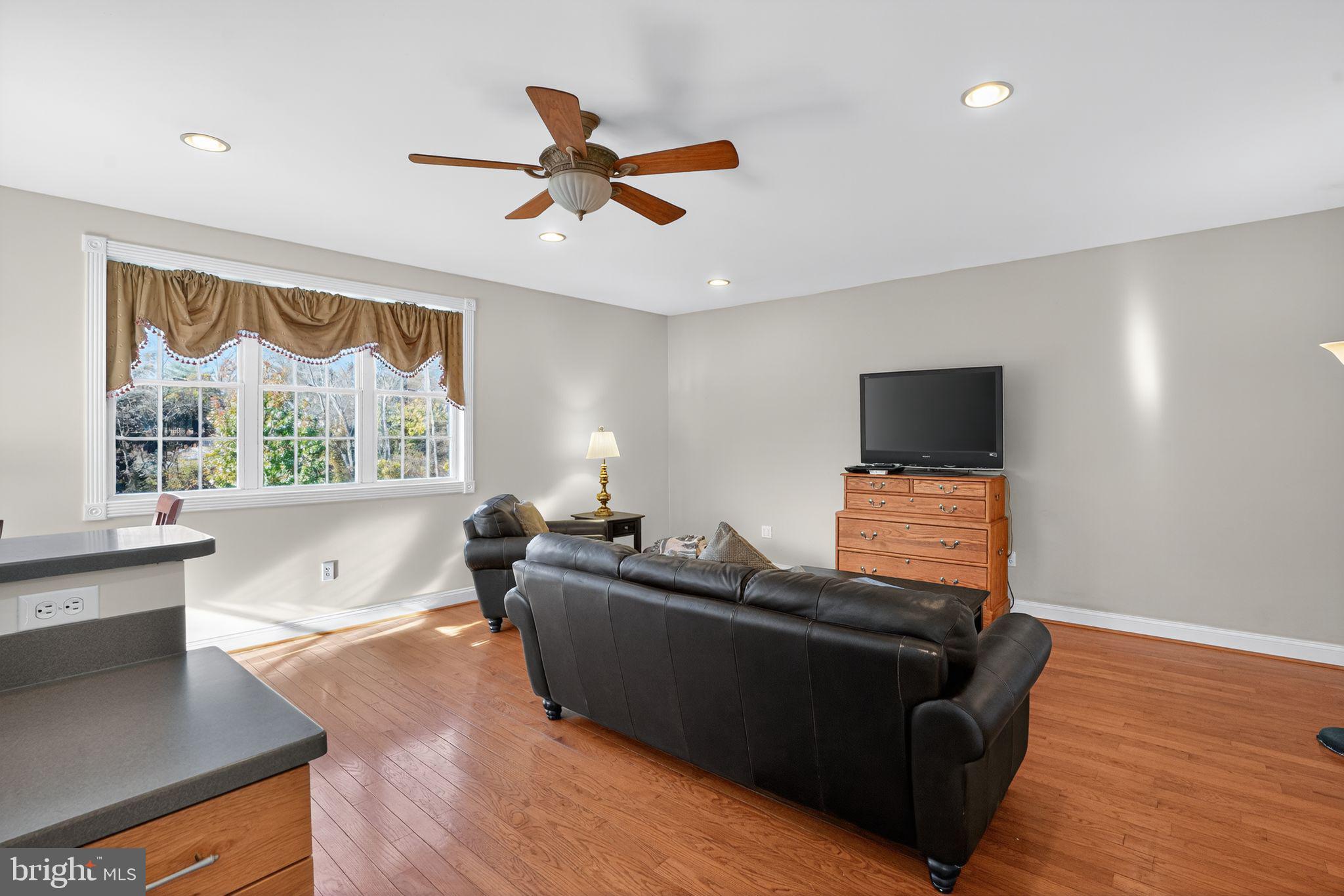 Real estate listing preview #18