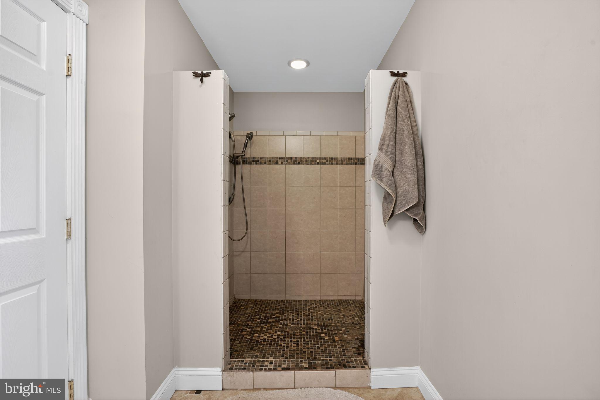 Real estate listing preview #25