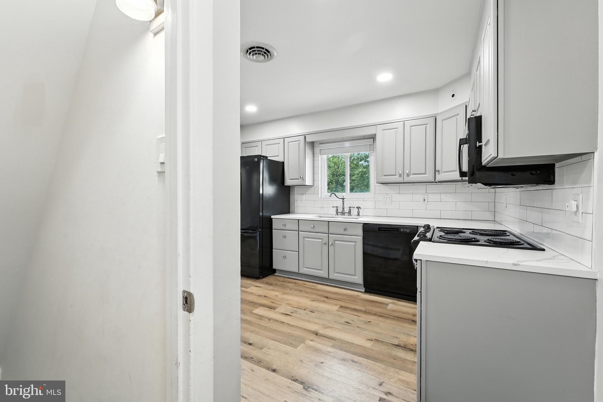 Real estate listing preview #7