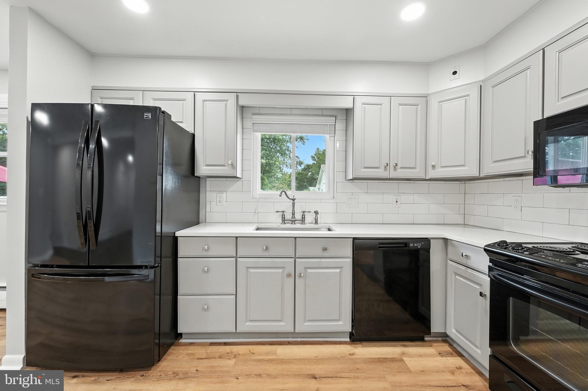 Real estate listing preview #8