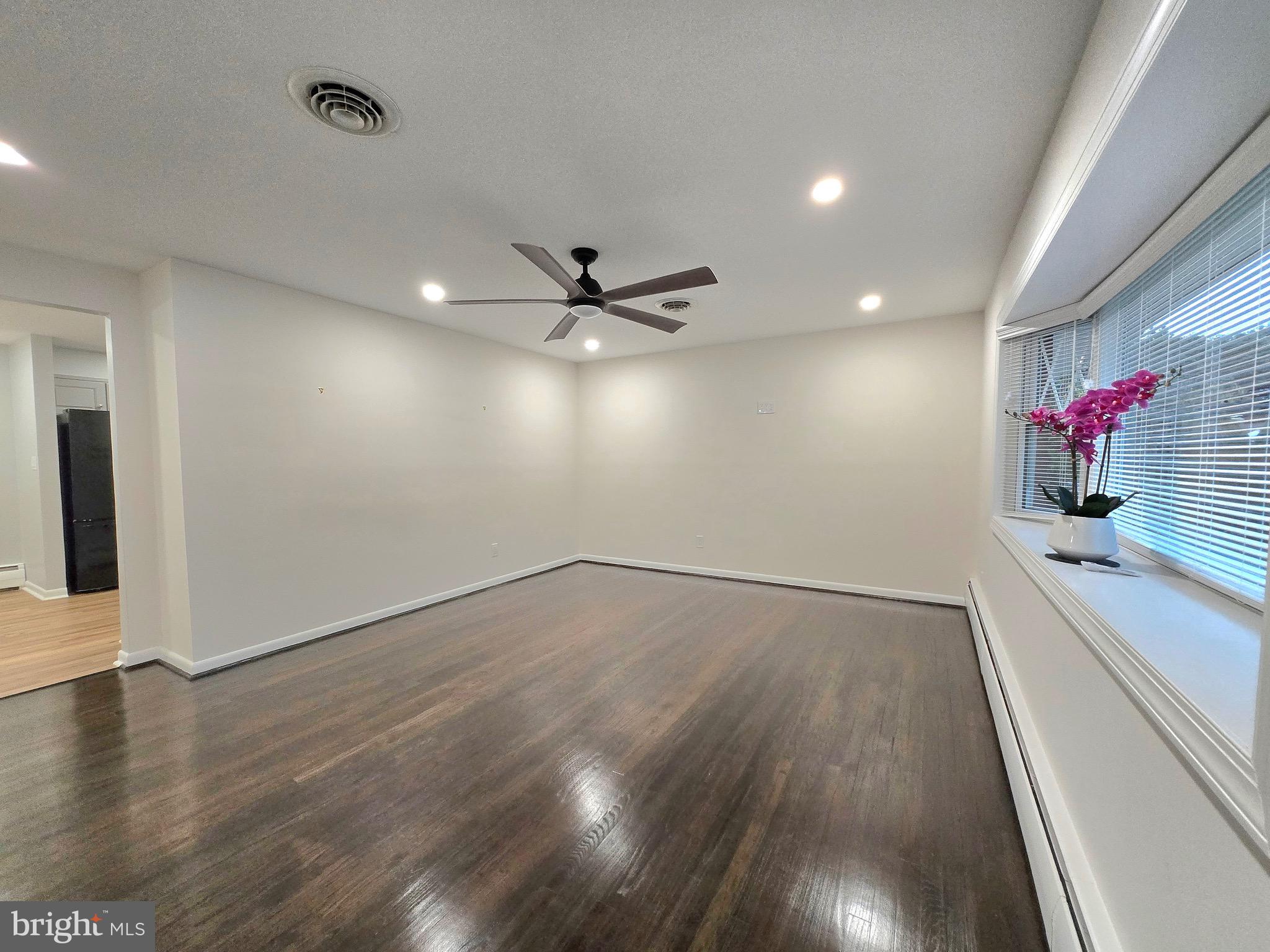 Real estate listing preview #13