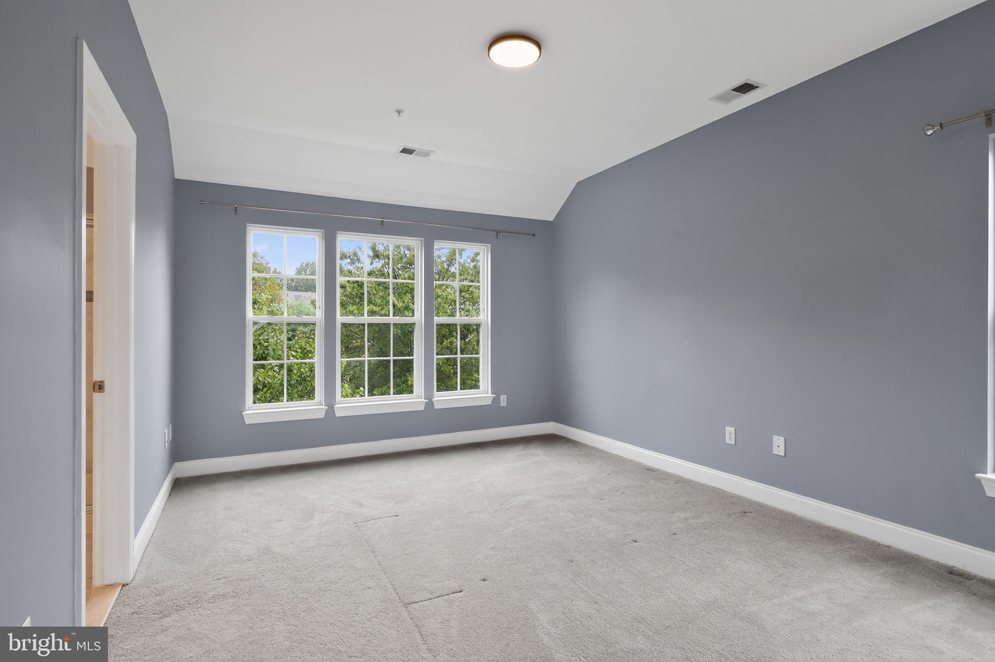 Real estate listing preview #18