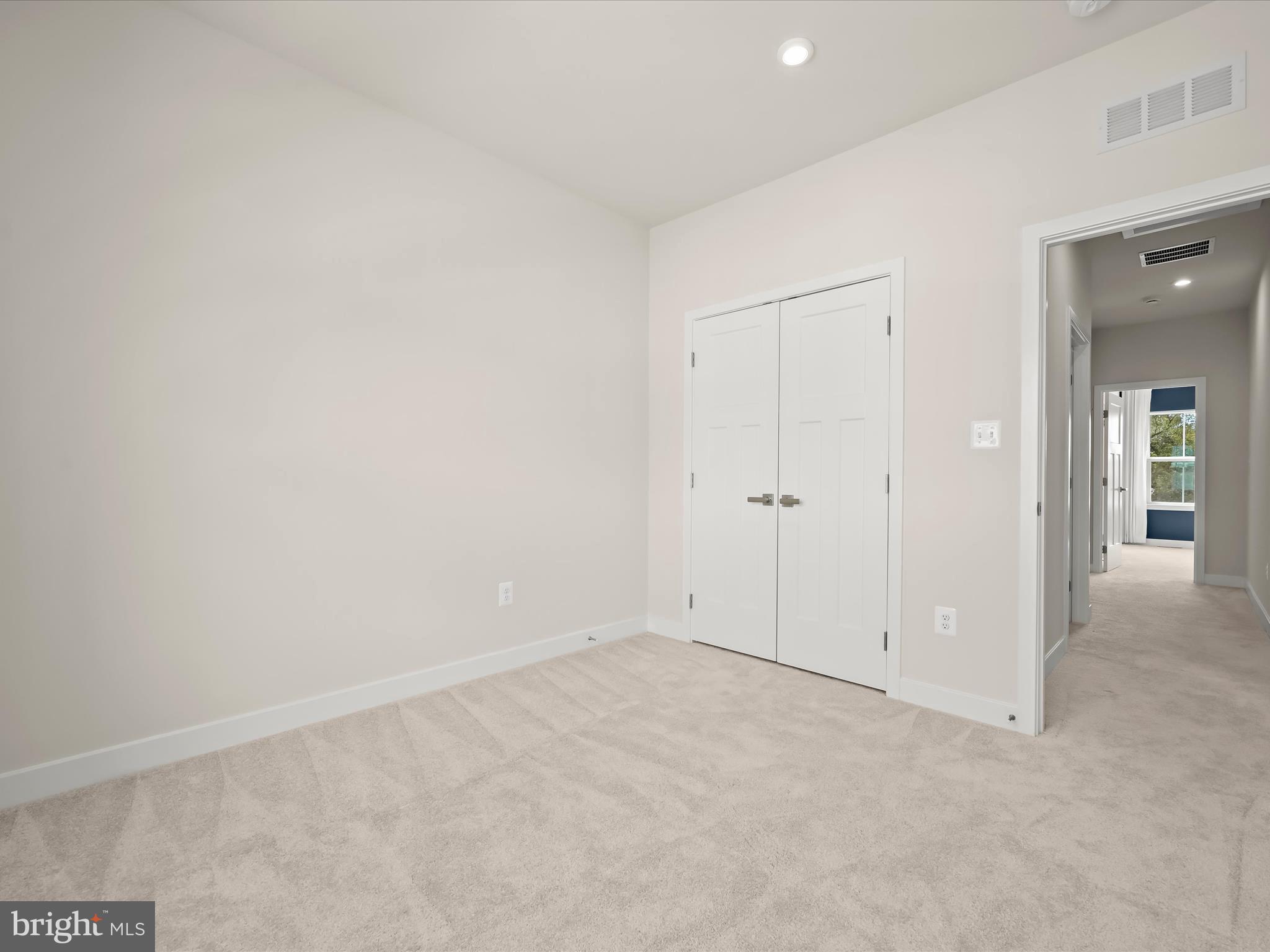 Real estate listing preview #24