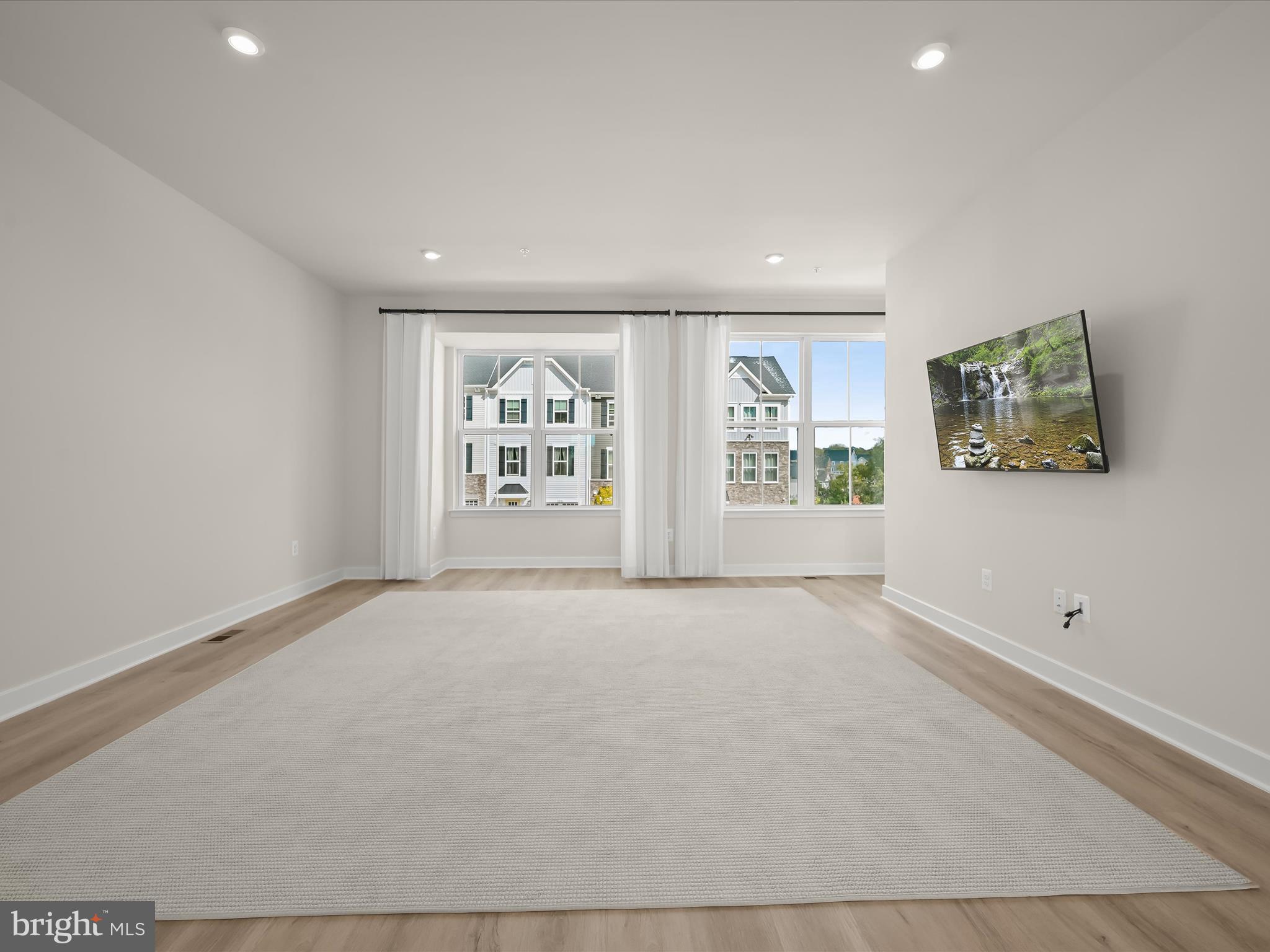 Real estate listing preview #8