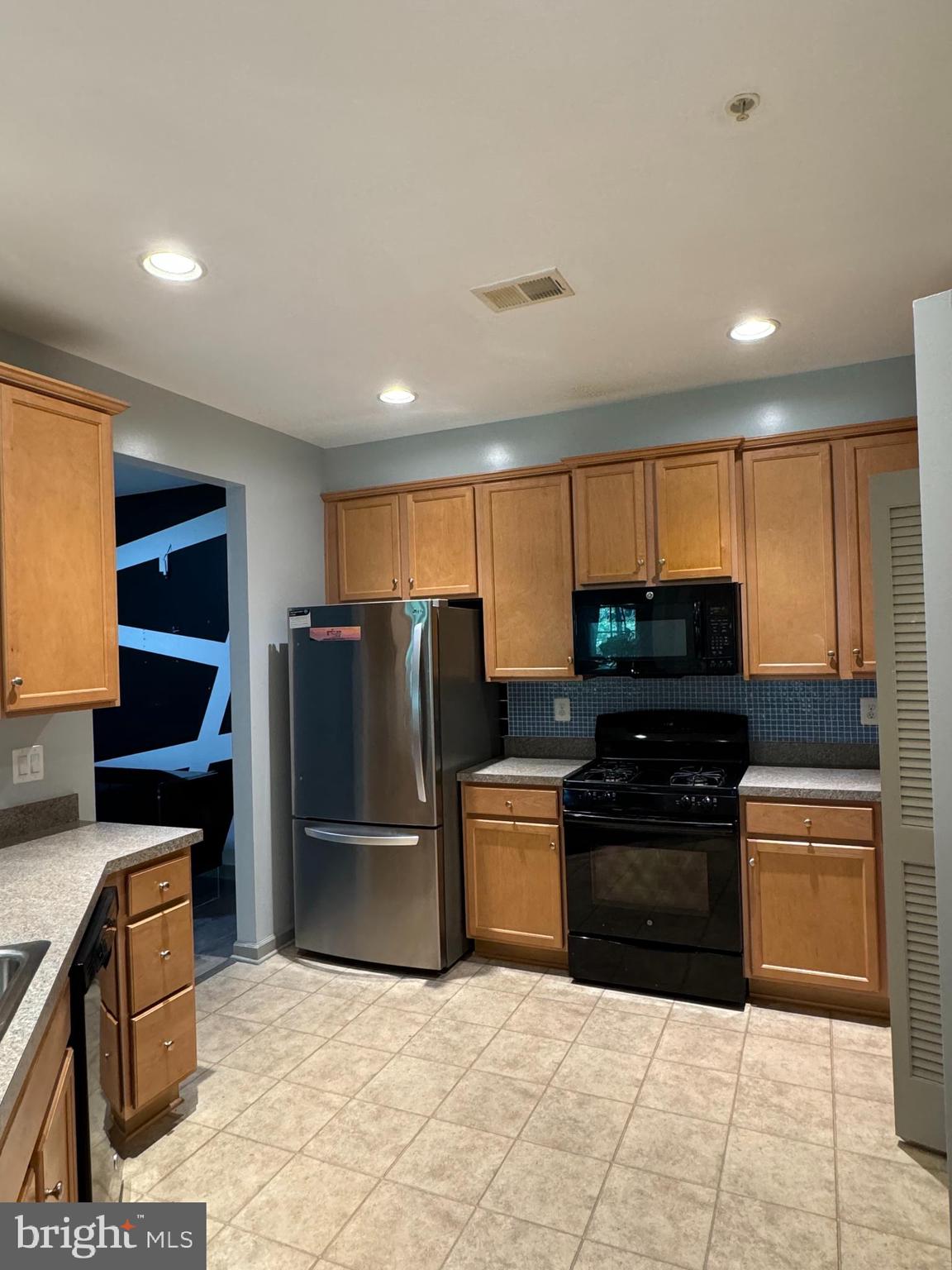 Real estate listing preview #12