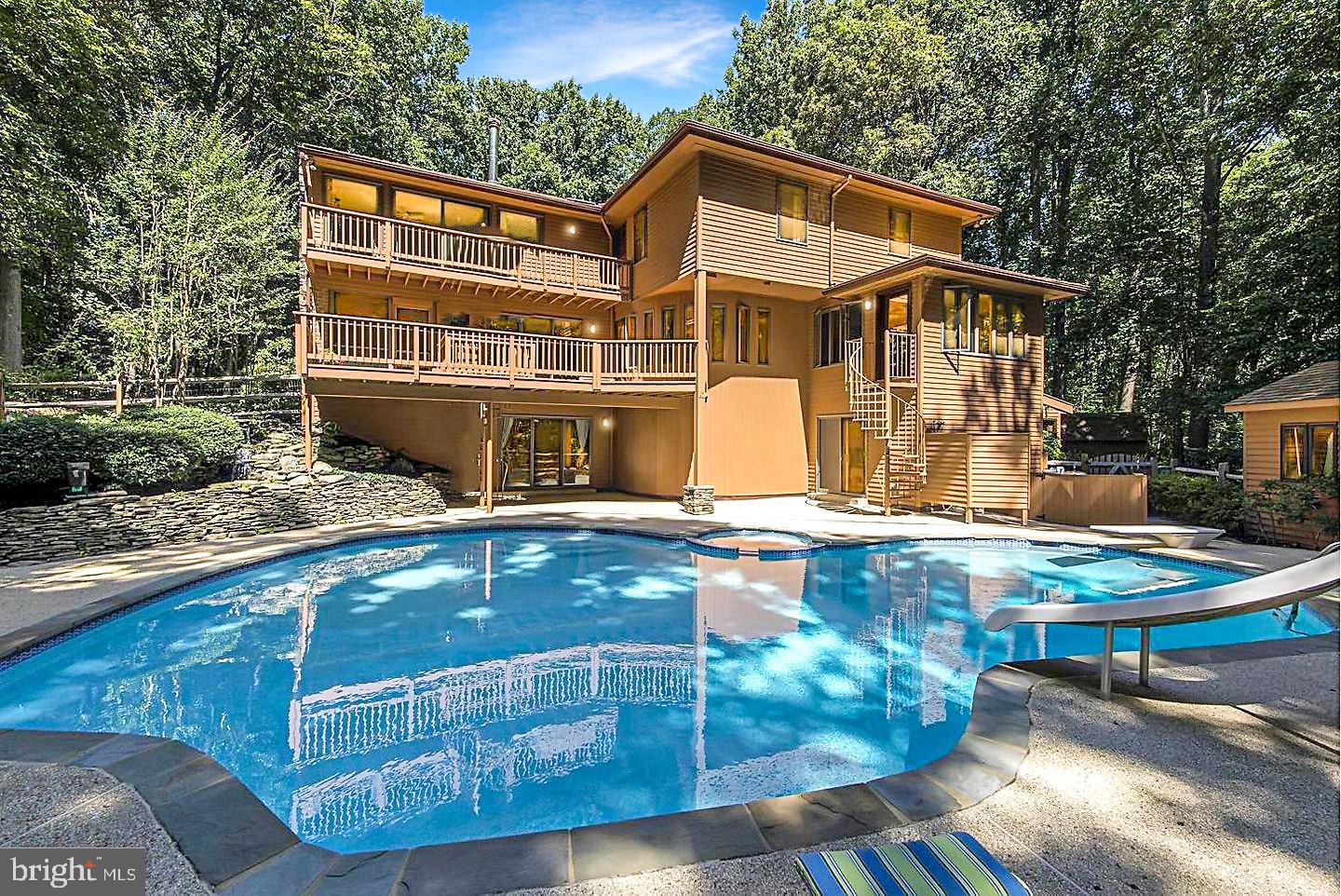 Real estate listing preview #2