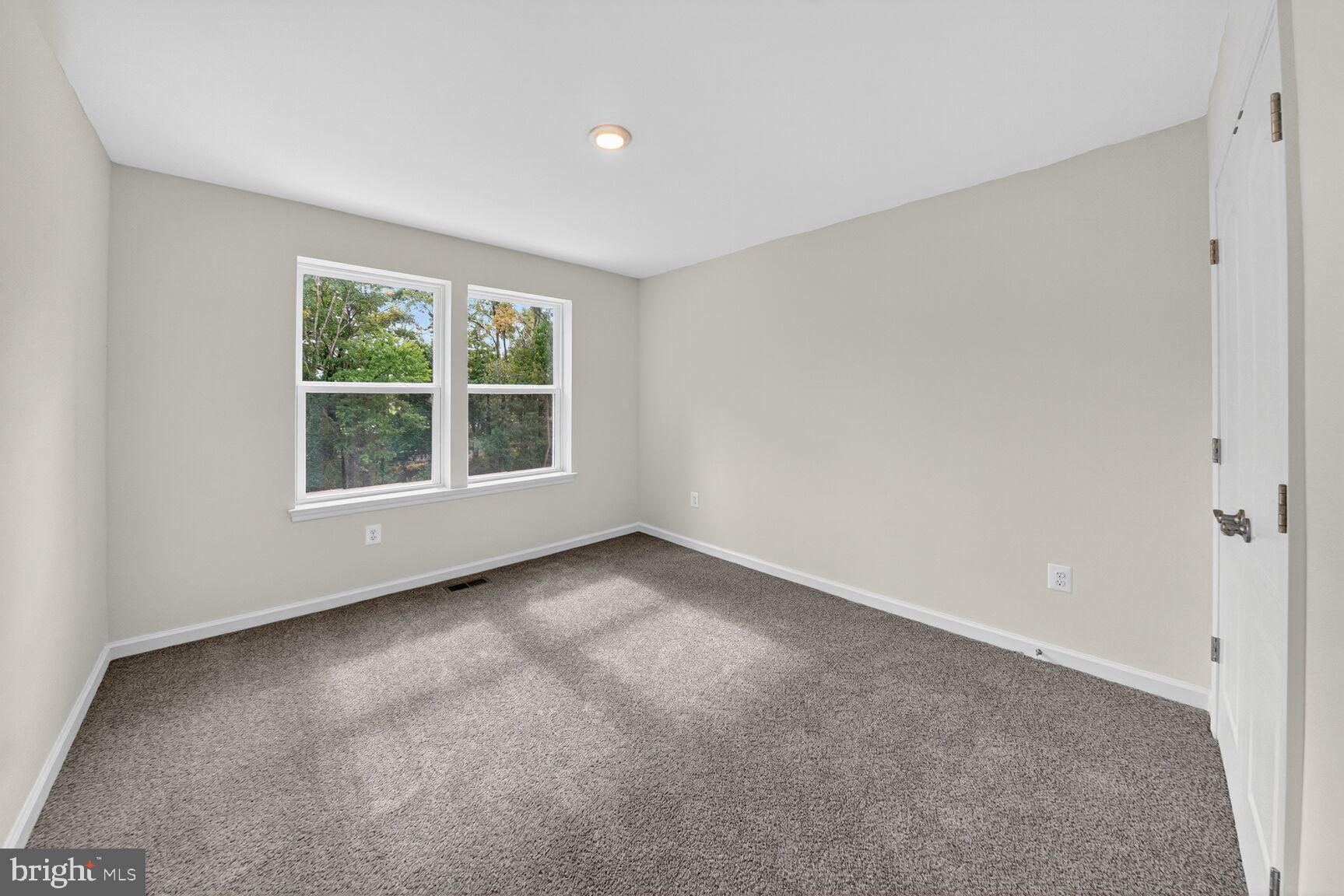 Real estate listing preview #14