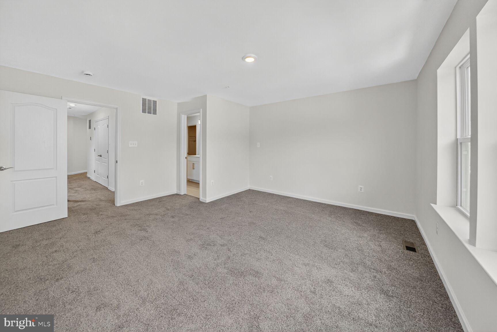 Real estate listing preview #9