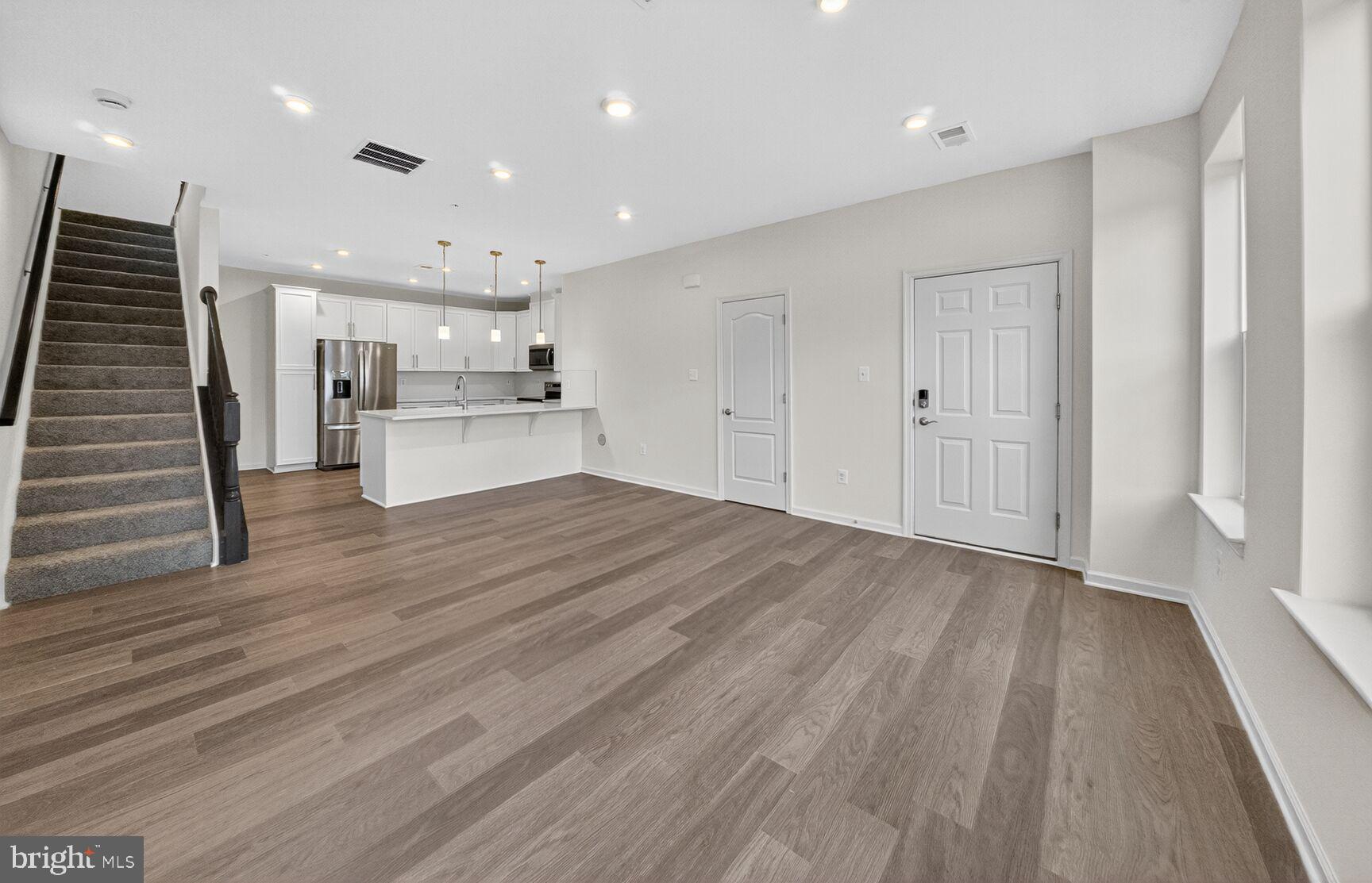 Real estate listing preview #3