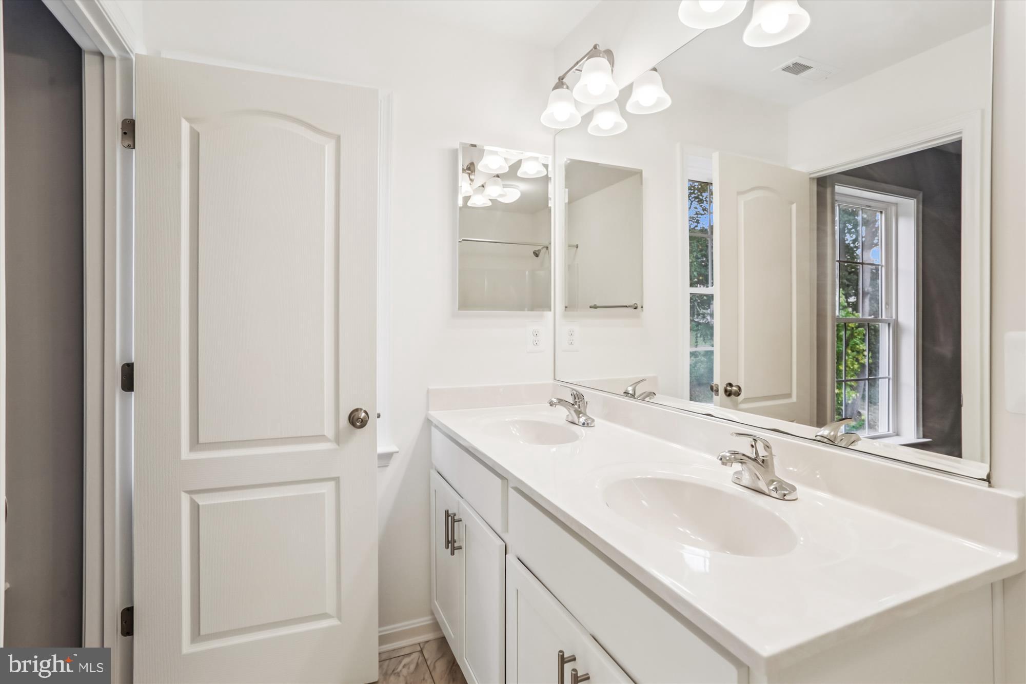 Real estate listing preview #4