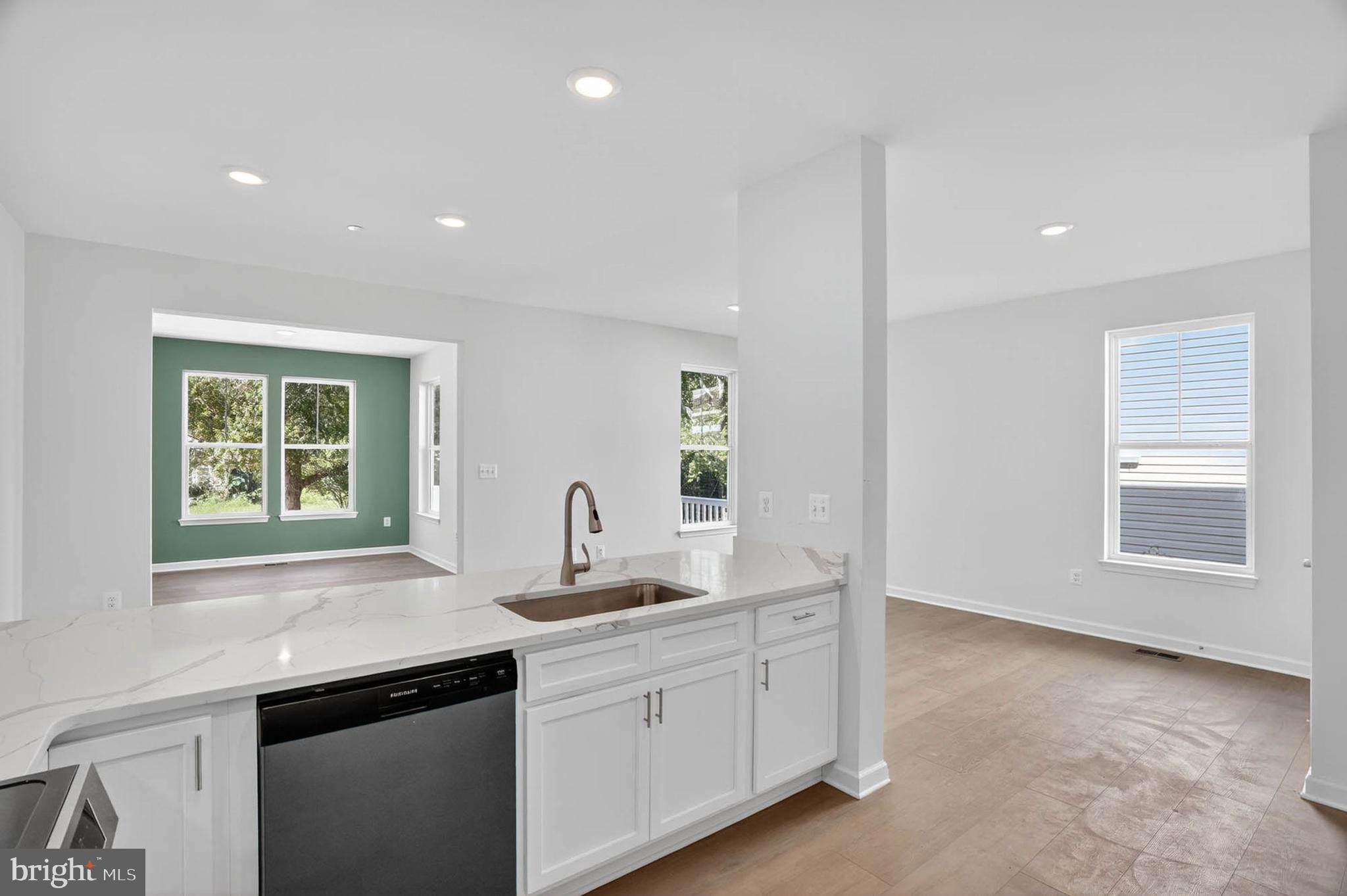 Real estate listing preview #3