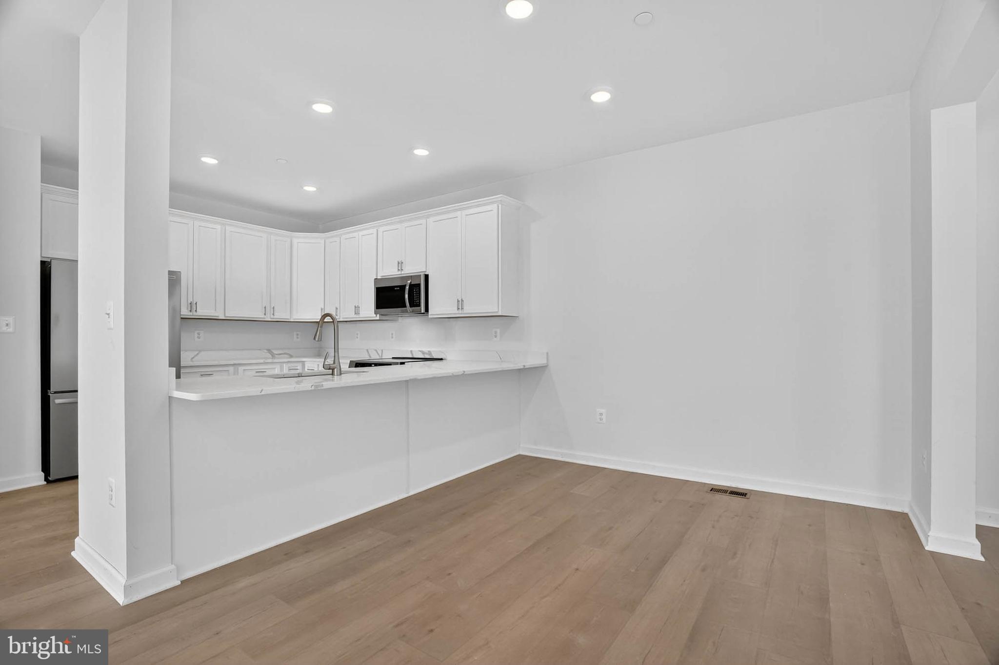 Real estate listing preview #12