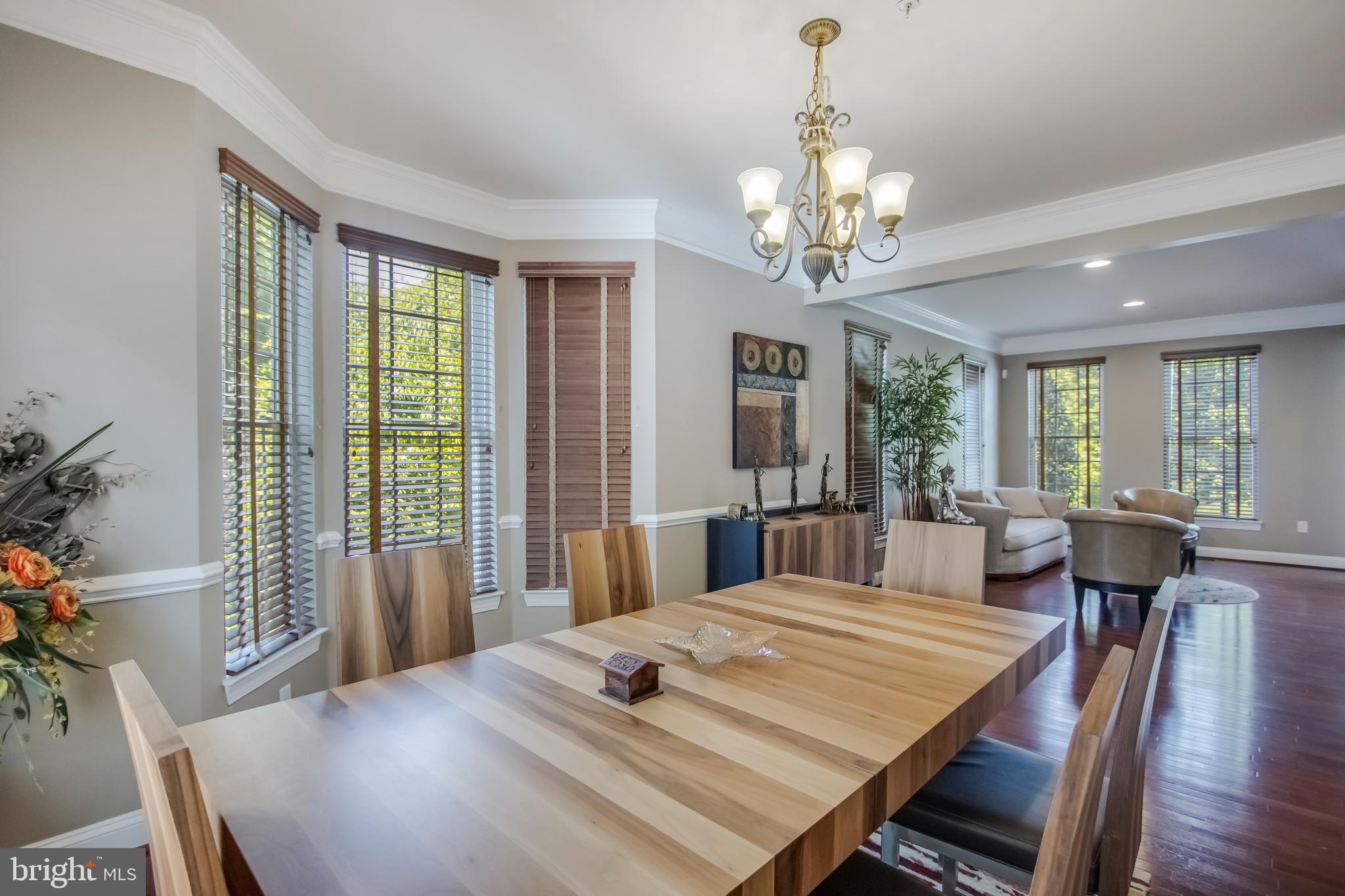 Real estate listing preview #12