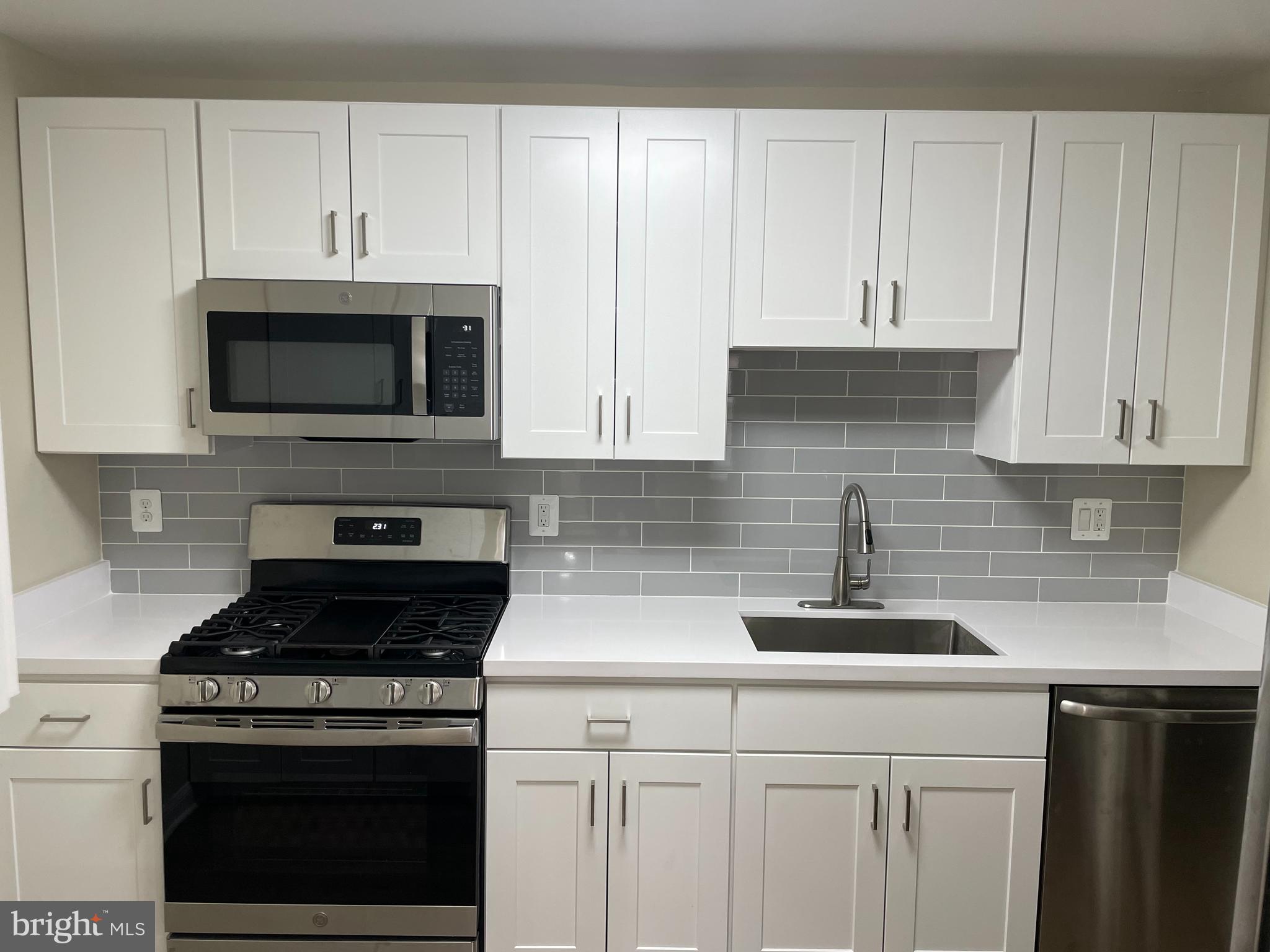 Real estate listing preview #3