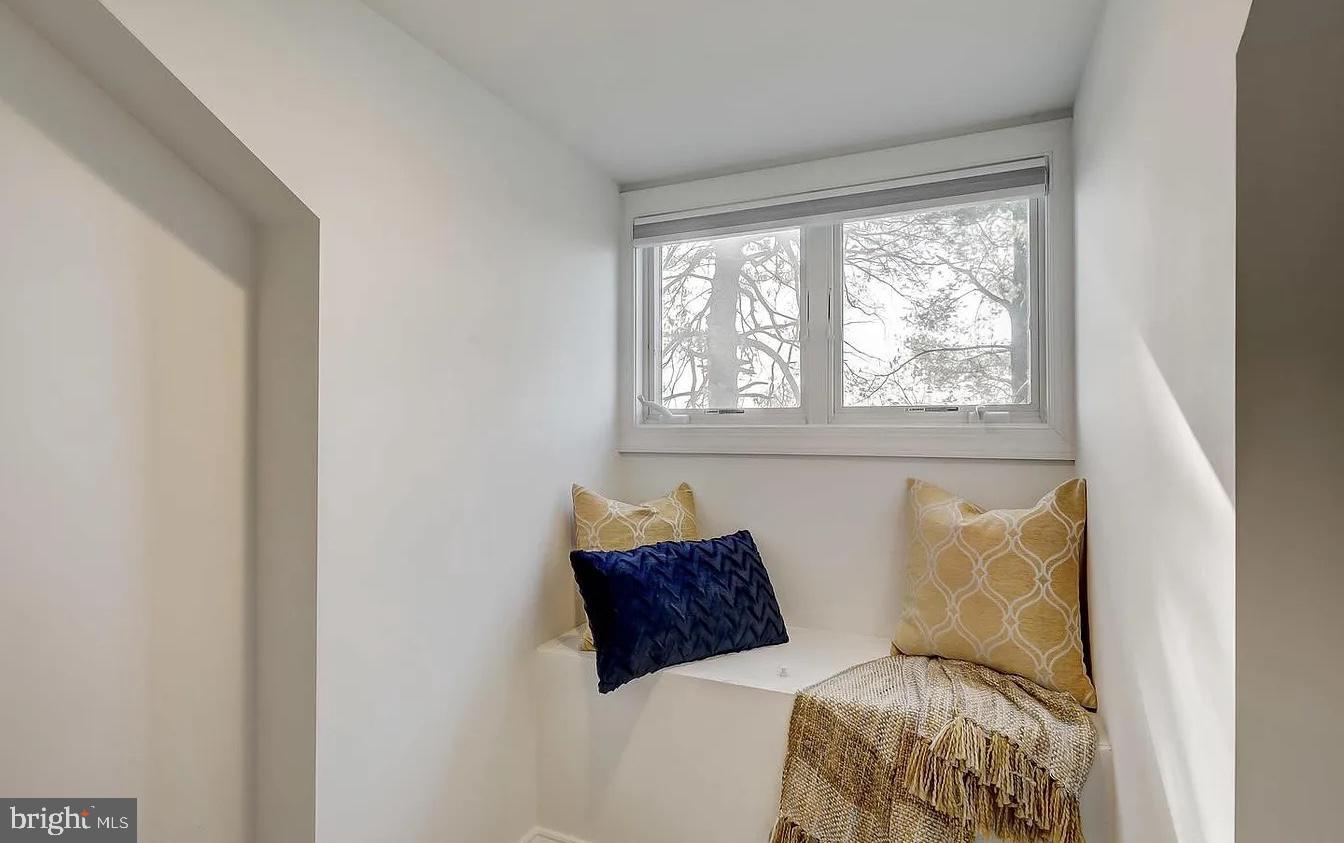 Real estate listing preview #8