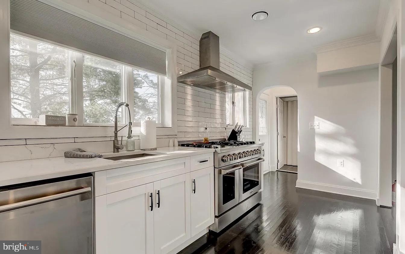 Real estate listing preview #9