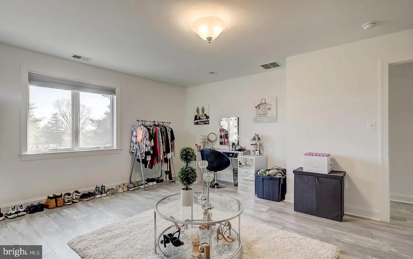 Real estate listing preview #28