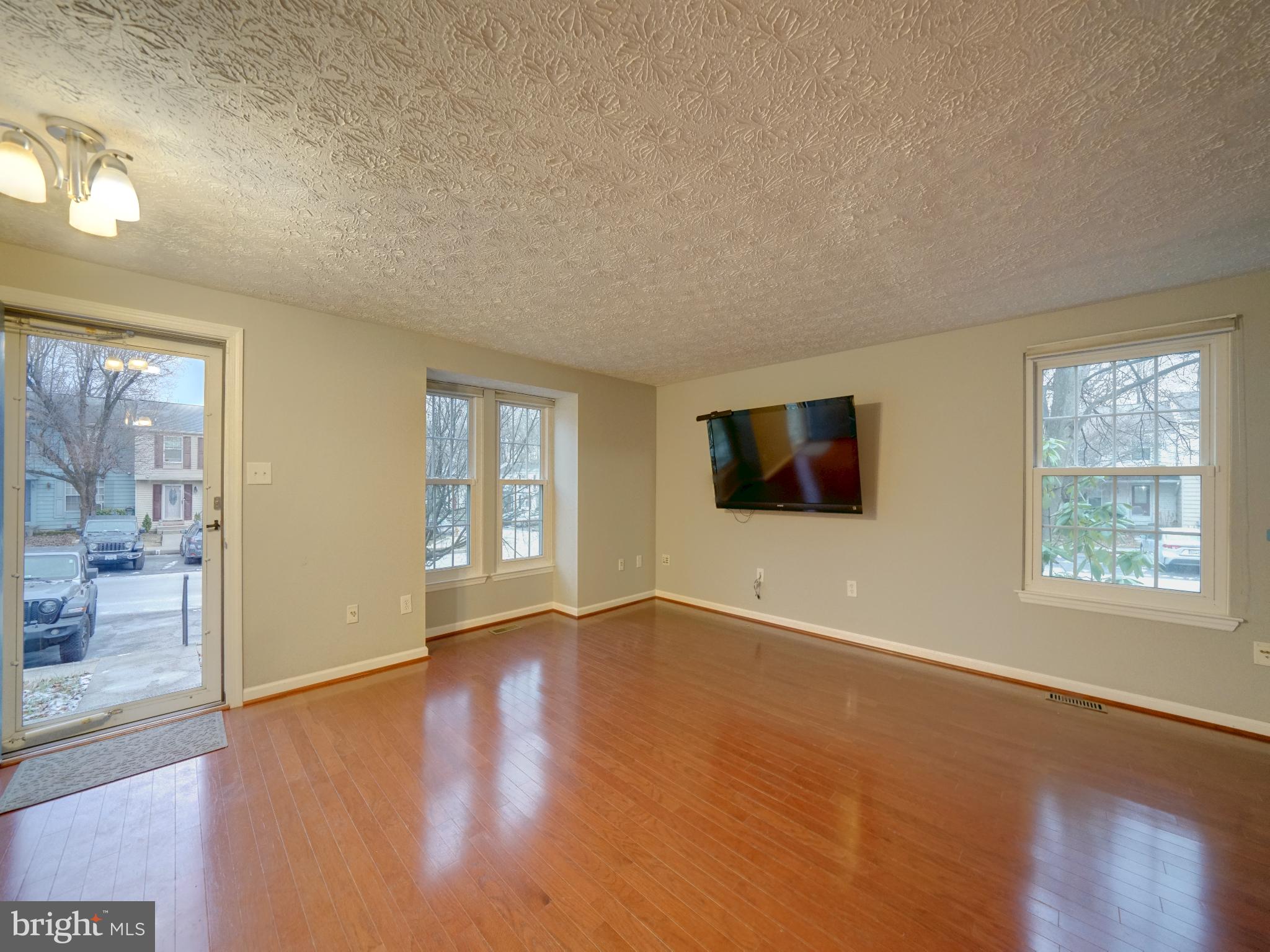 Real estate listing preview #8