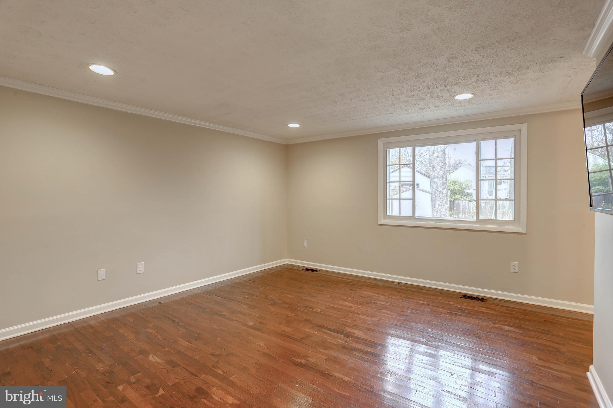 Real estate listing preview #18