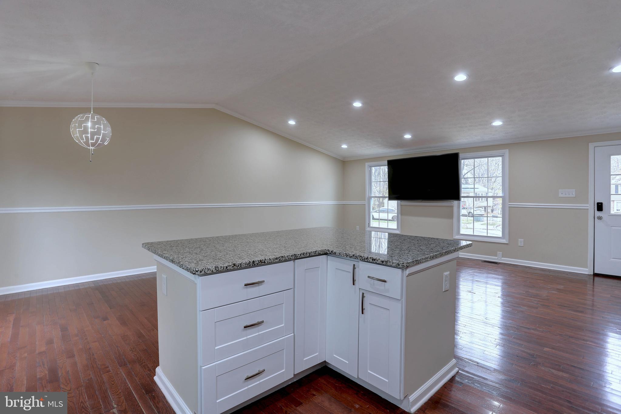 Real estate listing preview #8