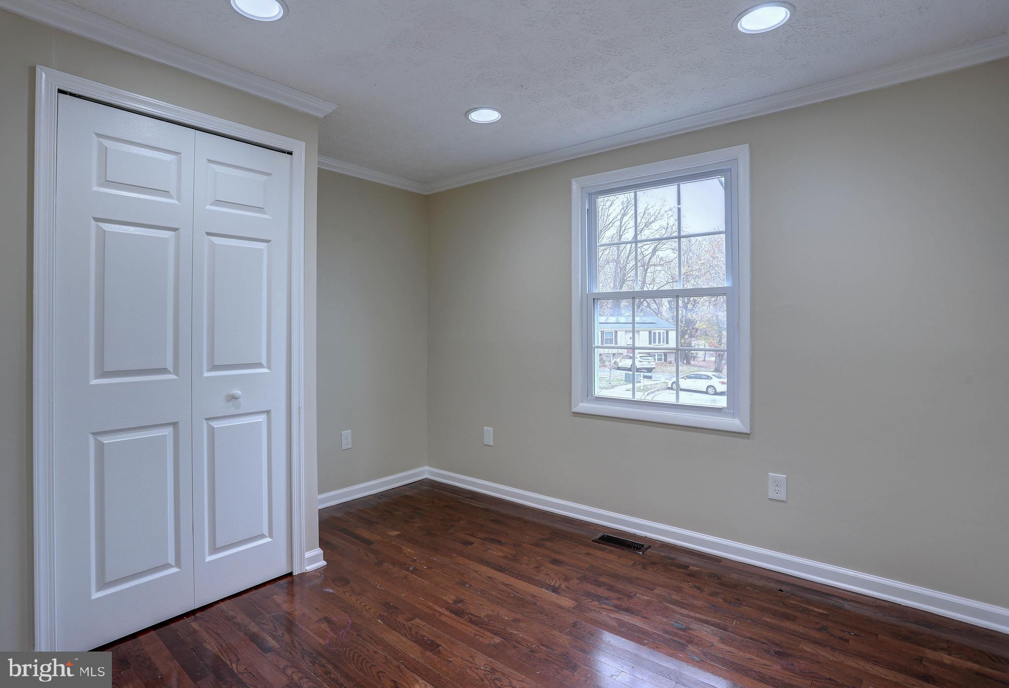 Real estate listing preview #14