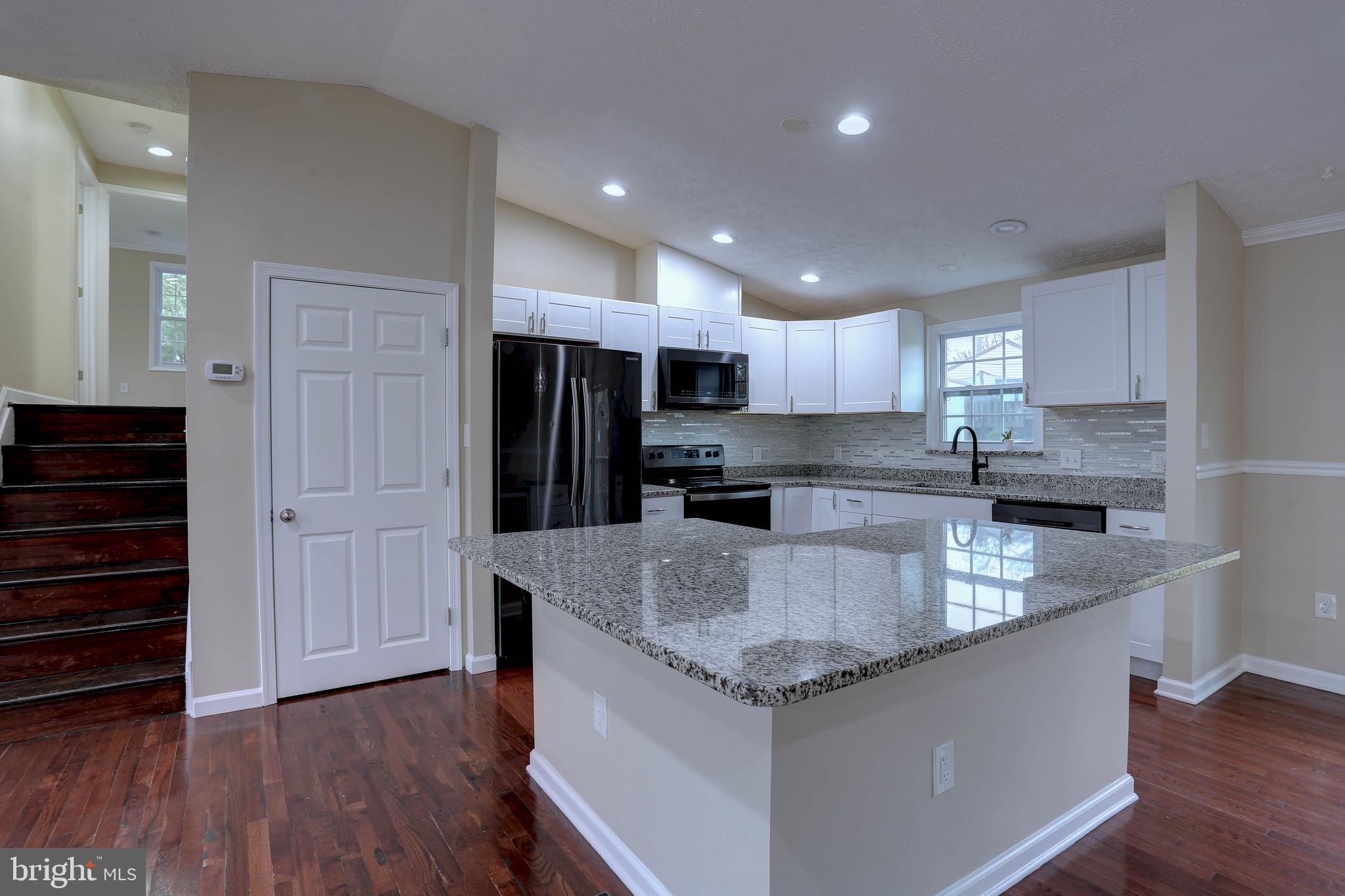 Real estate listing preview #5